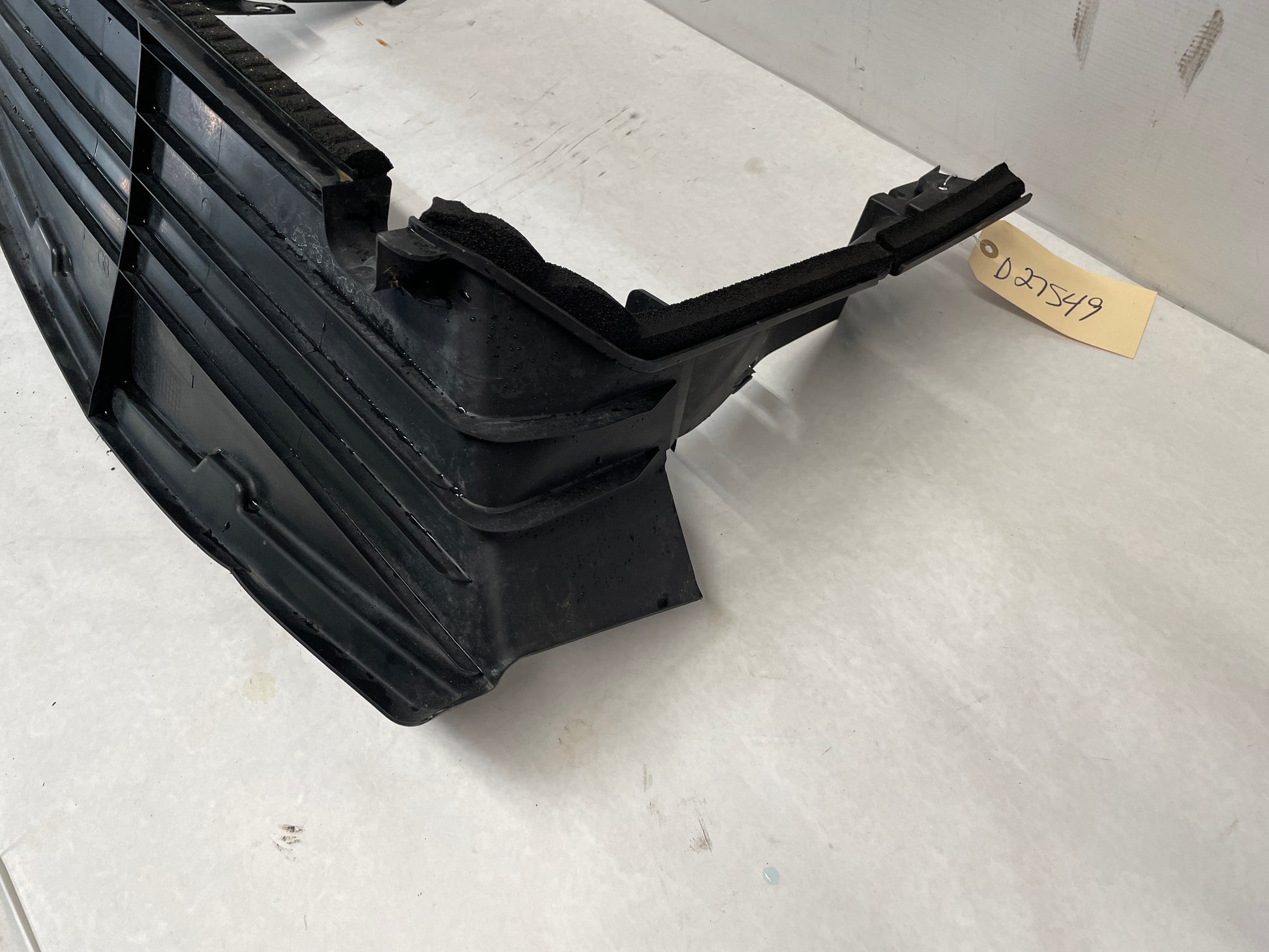 2009 Pontiac G8 Radiator Air Inlet Shroud OEM - Day's Parts Yard