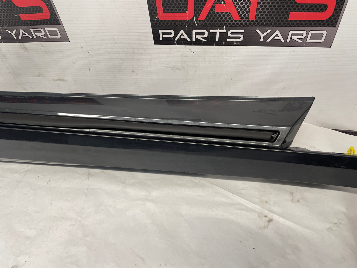 2018 Chevy Camaro SS RH Passenger Rocker Molding Panel OEM - Day's Parts Yard