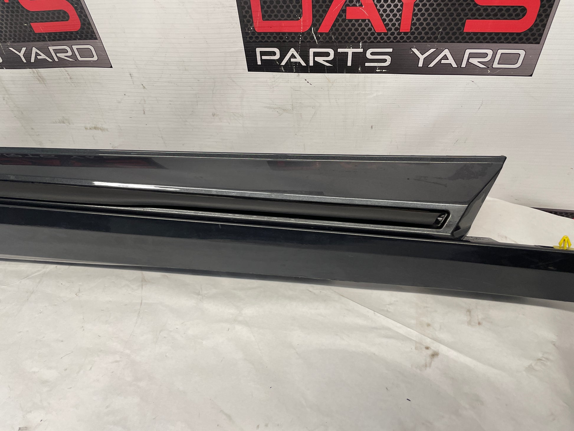 2018 Chevy Camaro SS RH Passenger Rocker Molding Panel OEM - Day's Parts Yard