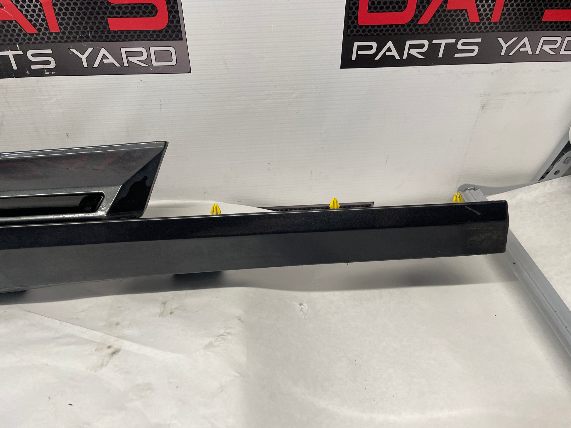 2018 Chevy Camaro SS RH Passenger Rocker Molding Panel OEM - Day's Parts Yard