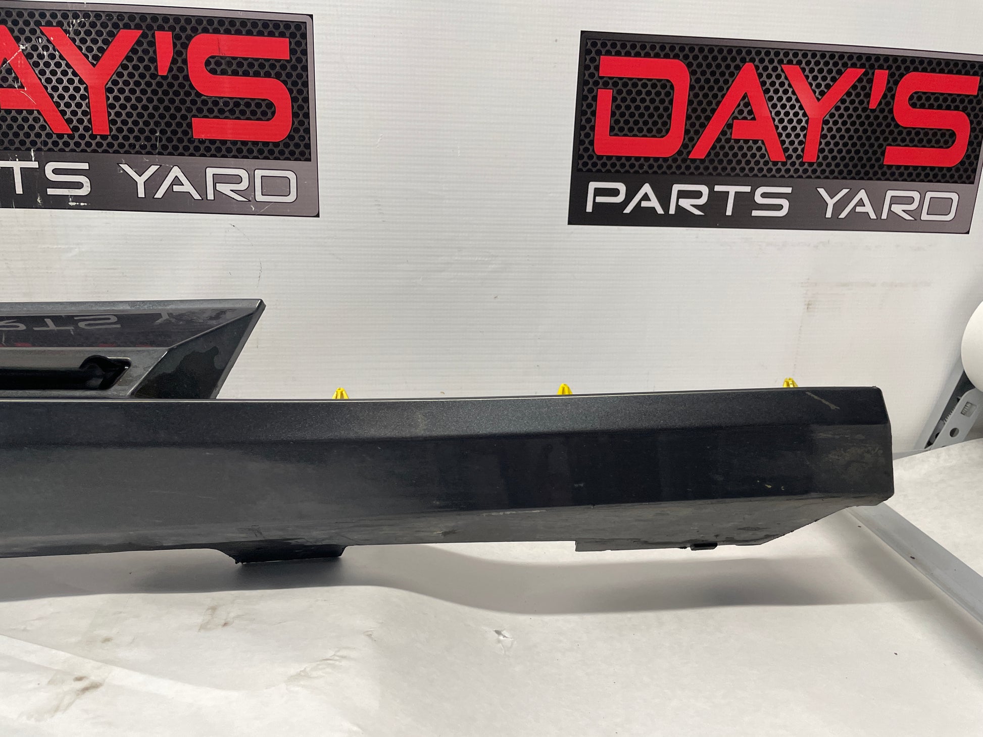 2018 Chevy Camaro SS RH Passenger Rocker Molding Panel OEM - Day's Parts Yard