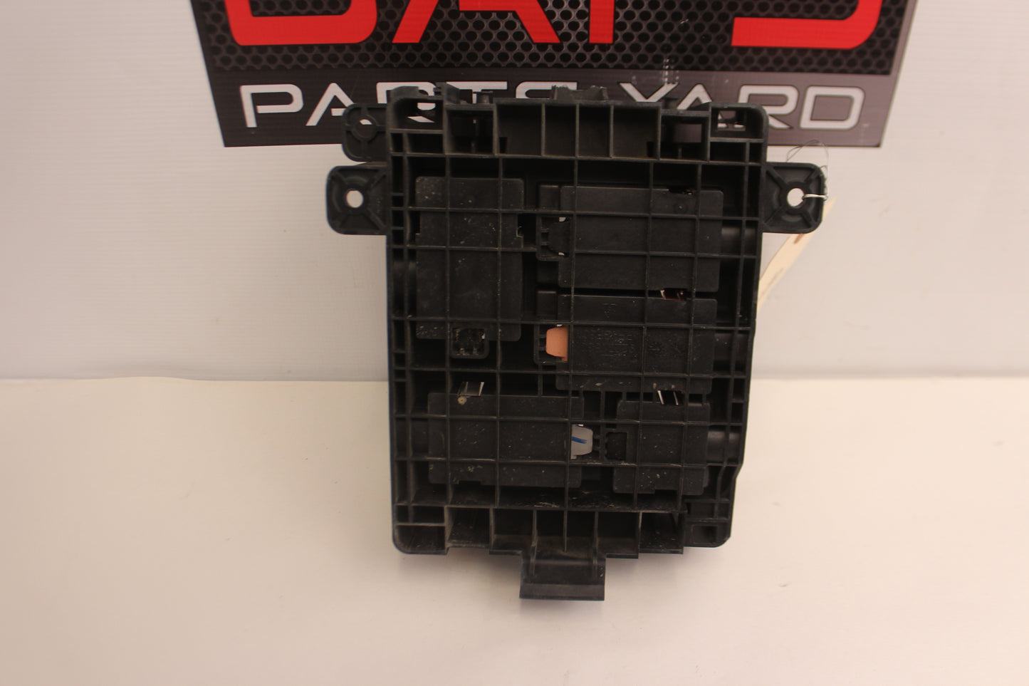 2014 Chevy SS Sedan Fuse Panel Retainer Block OEM