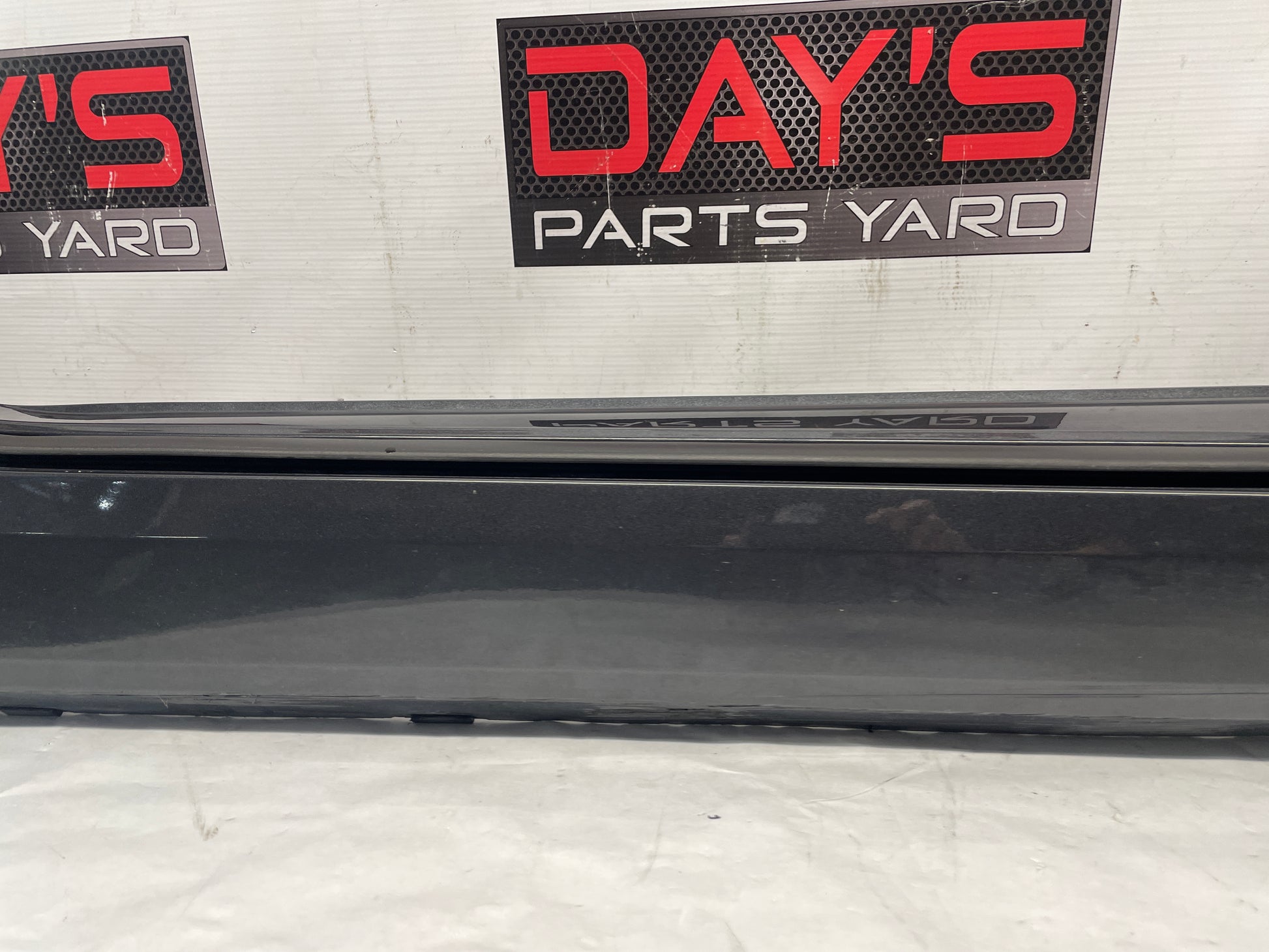 2018 Chevy Camaro SS RH Passenger Rocker Molding Panel OEM - Day's Parts Yard
