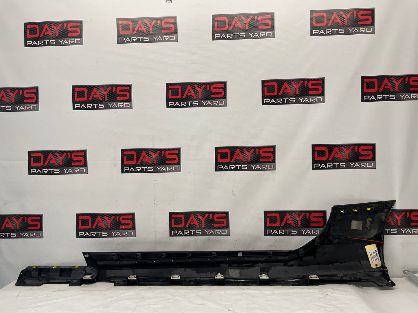 2018 Chevy Camaro SS RH Passenger Rocker Molding Panel OEM - Day's Parts Yard