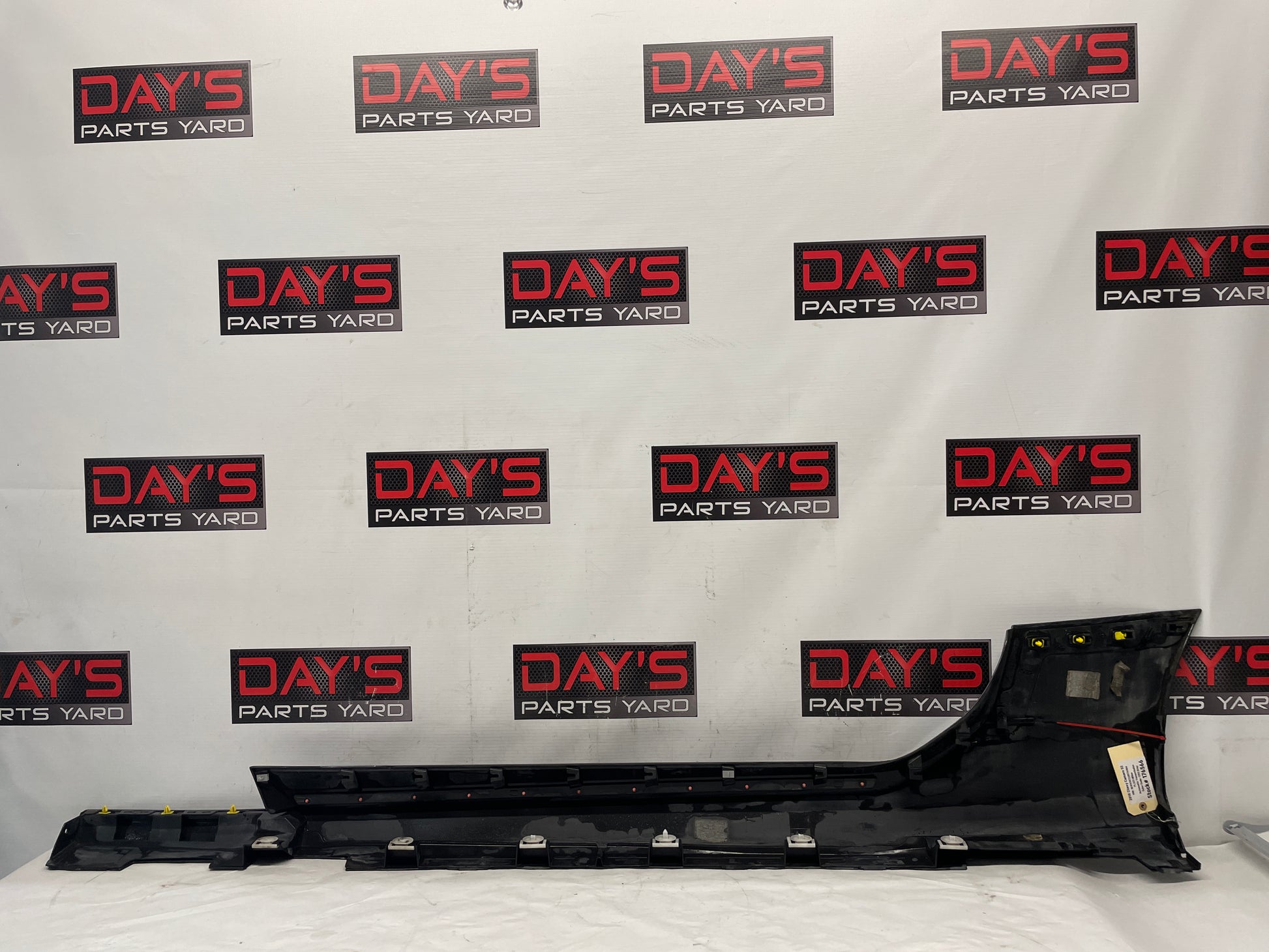 2018 Chevy Camaro SS RH Passenger Rocker Molding Panel OEM - Day's Parts Yard