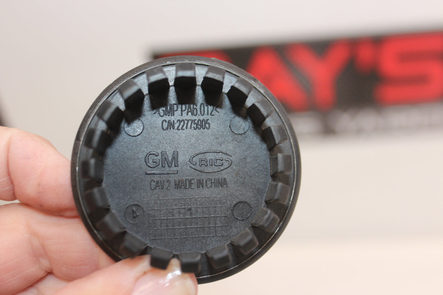 2015 Chevy Camaro SS Center Wheel Cap OEM - Day's Parts Yard