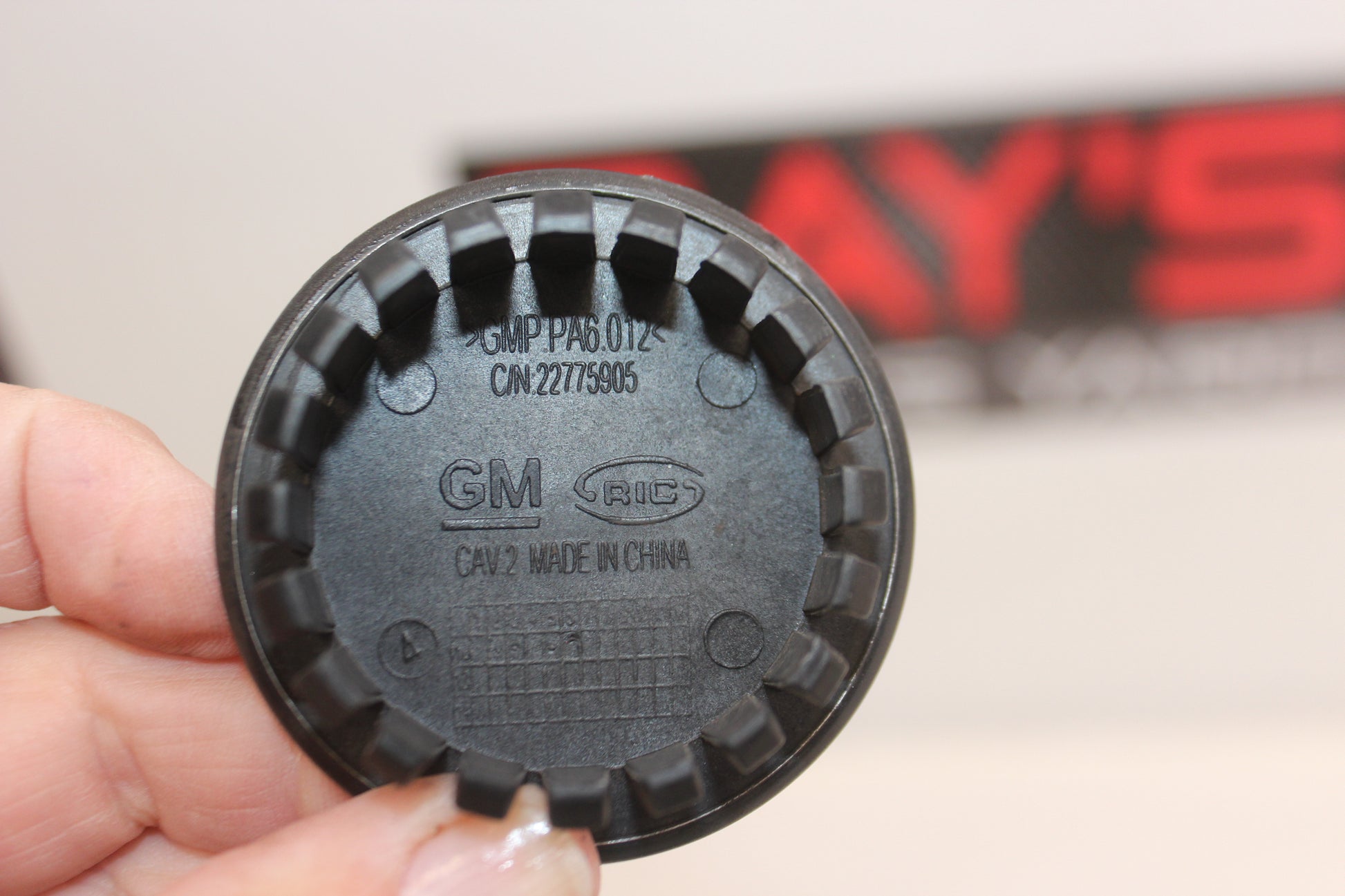 2015 Chevy Camaro SS Center Wheel Cap OEM - Day's Parts Yard