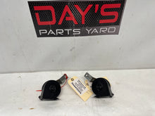 2009 Pontiac G8 RH & LH Horn Set OEM - Day's Parts Yard