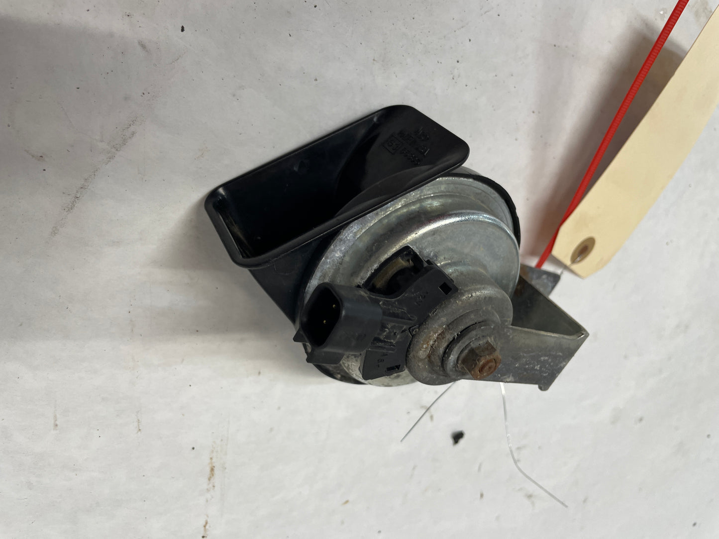 2009 Pontiac G8 RH & LH Horn Set OEM - Day's Parts Yard