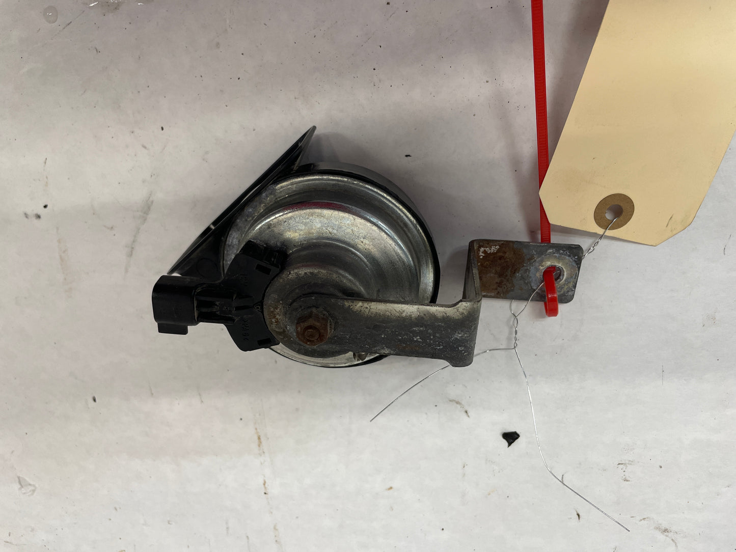 2009 Pontiac G8 RH & LH Horn Set OEM - Day's Parts Yard