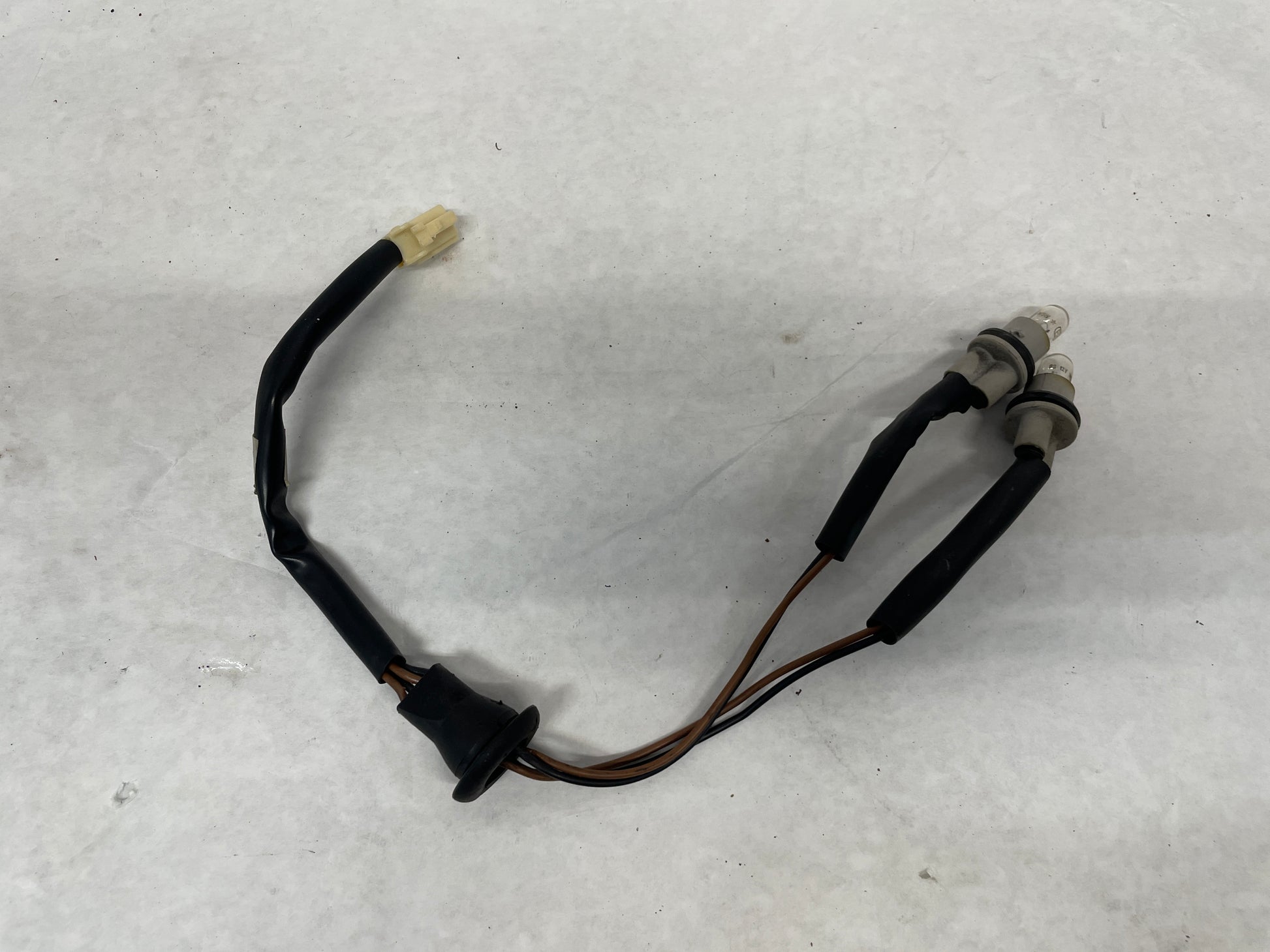 2005 Pontiac GTO License Plate Tag Light Wire Harness OEM - Day's Parts Yard