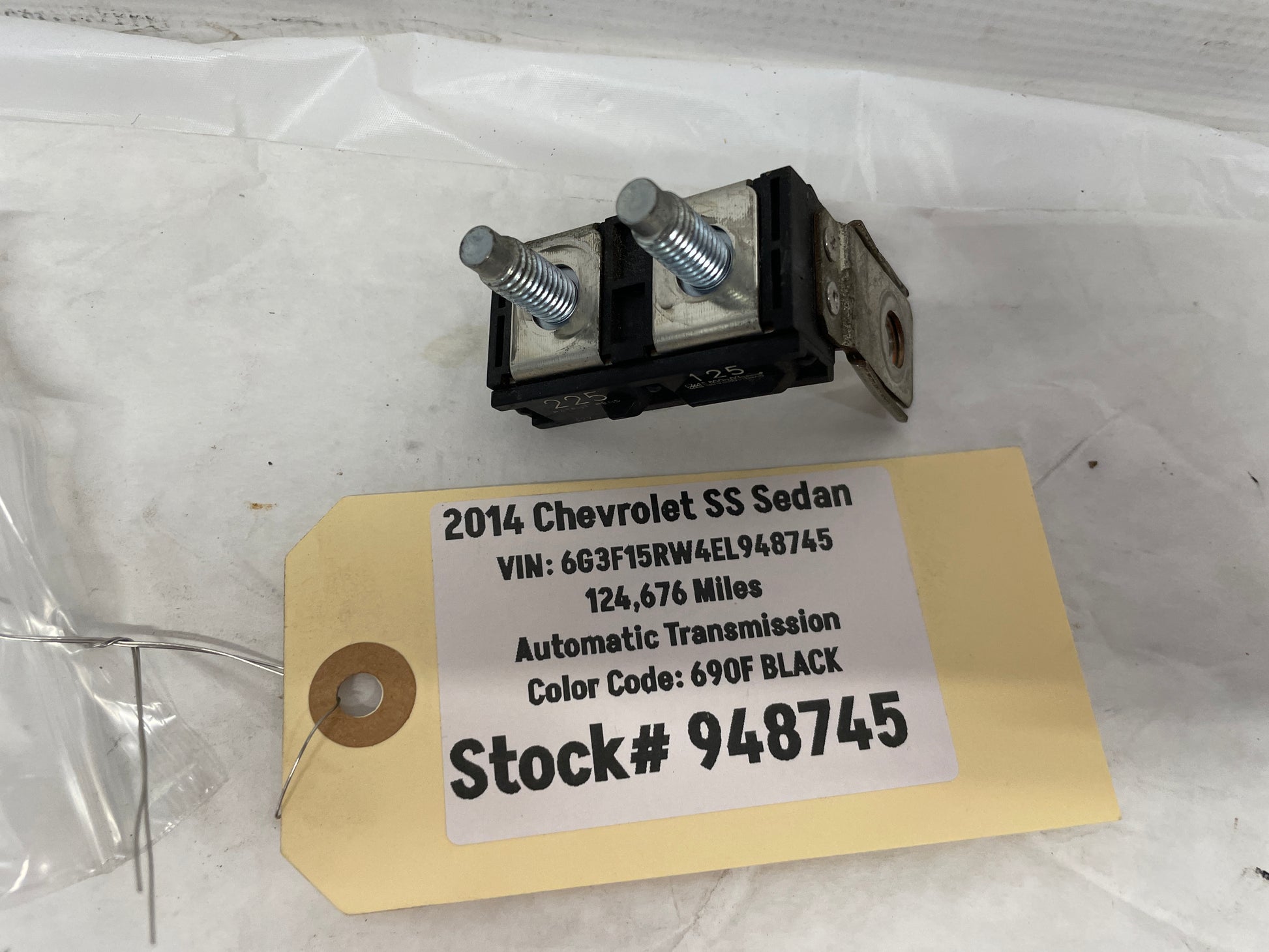2014 Chevy SS Sedan Jump Starter Post Positive Battery Circuit Fuse OEM - Day's Parts Yard