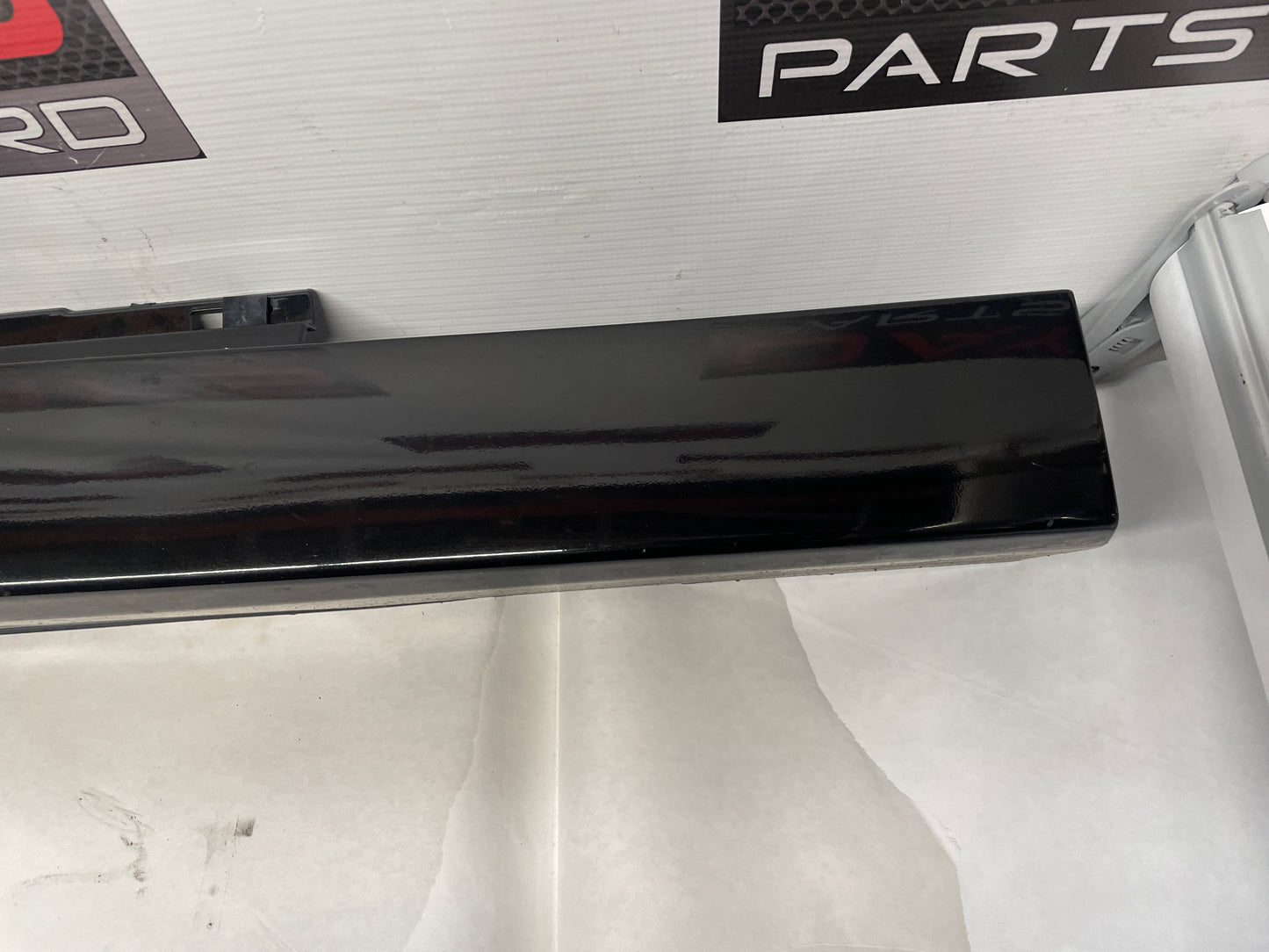 2016 Chevy SS Sedan RH Passenger Rocker Molding Side Skirt Panel Trim OEM - Day's Parts Yard