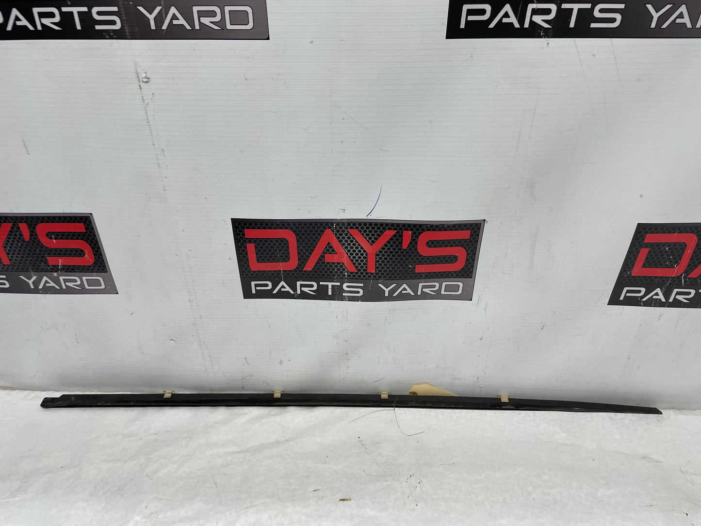 2006 Pontiac GTO LH Driver Window Door Belt Molding Weather Strip Trim OEM