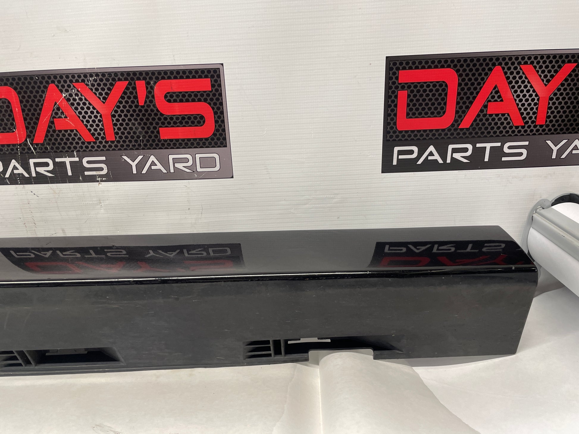 2016 Chevy SS Sedan RH Passenger Rocker Molding Side Skirt Panel Trim OEM - Day's Parts Yard