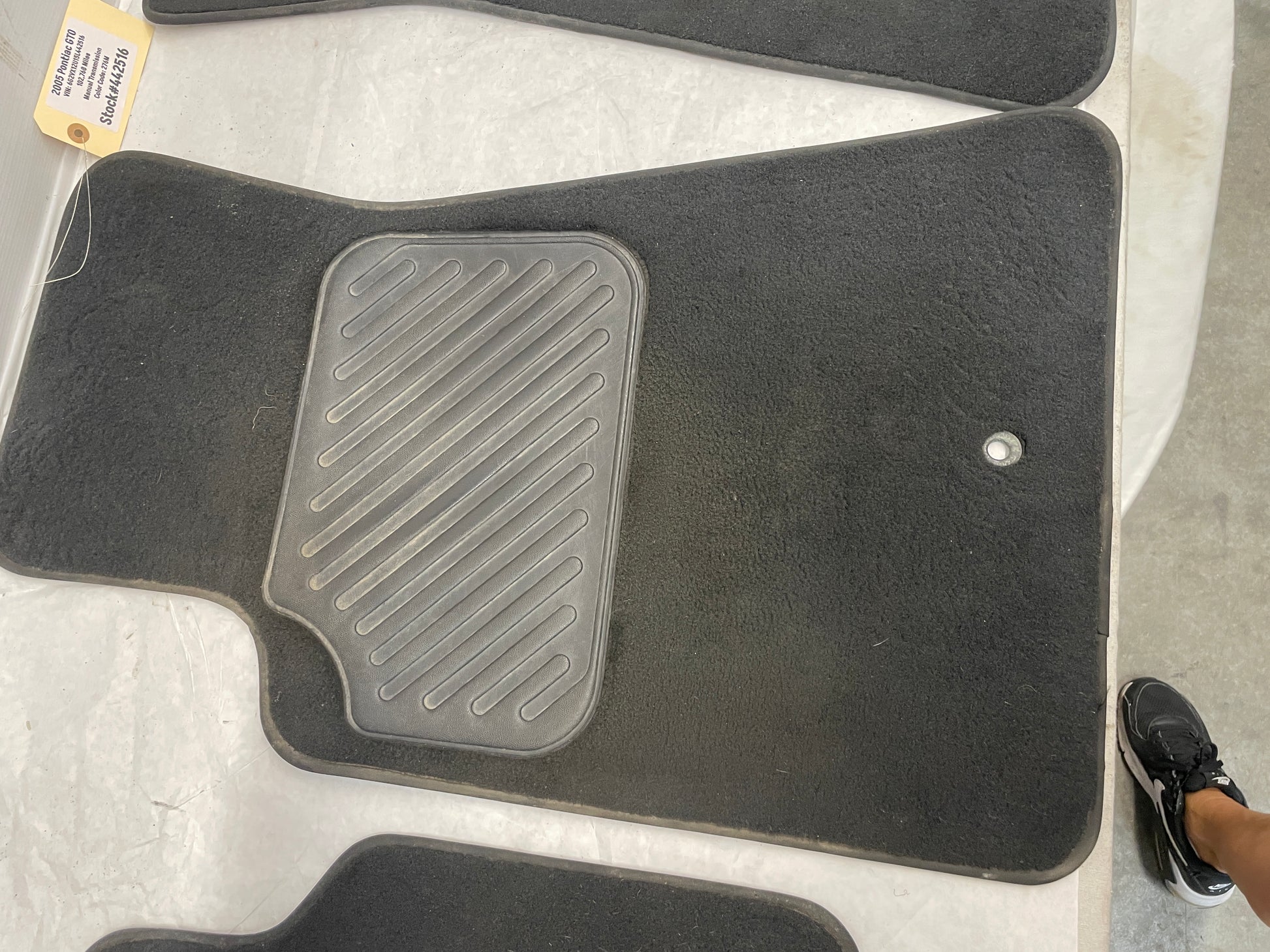 2005 Pontiac GTO Floor Mats Fronts and Rears Trim OEM - Day's Parts Yard