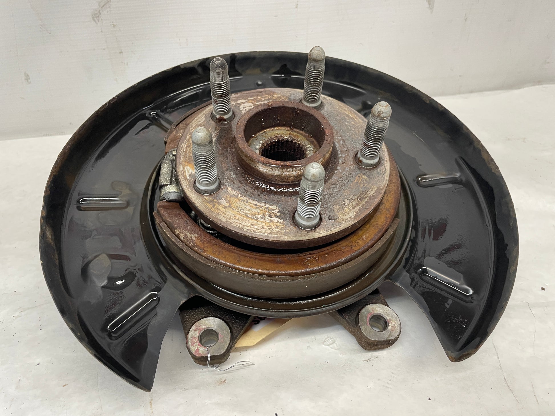 2009 Pontiac G8  LH Driver Rear Suspension Spindle Hub Knuckle Wheel Bearing OEM - Day's Parts Yard