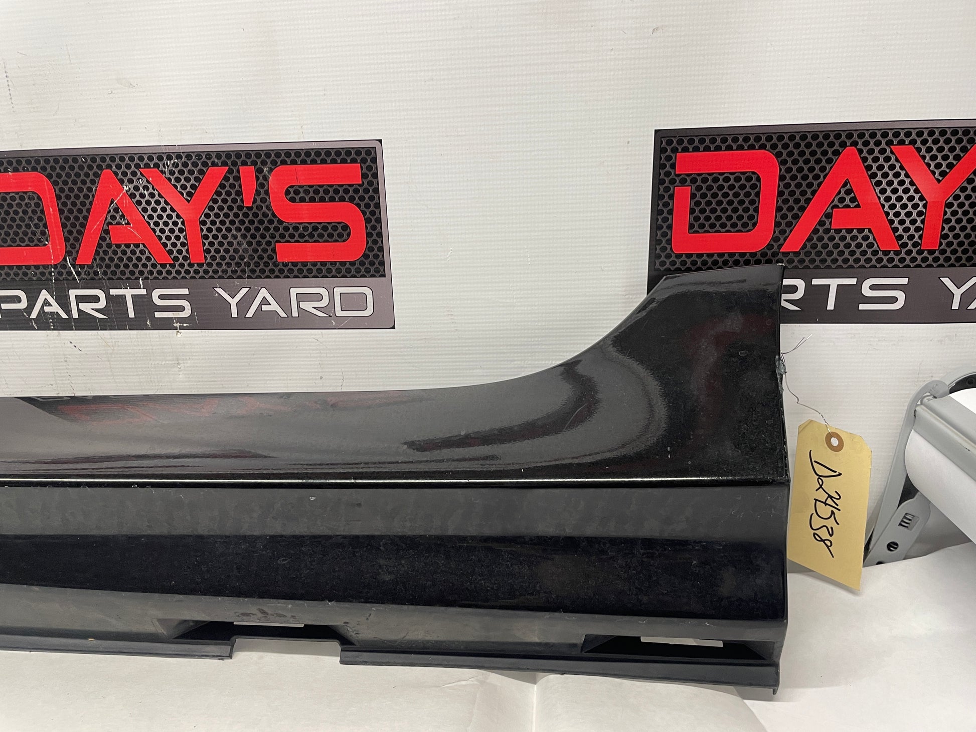 2016 Chevy SS Sedan LH Driver Rocker Molding Side Skirt Panel Trim OEM - Day's Parts Yard