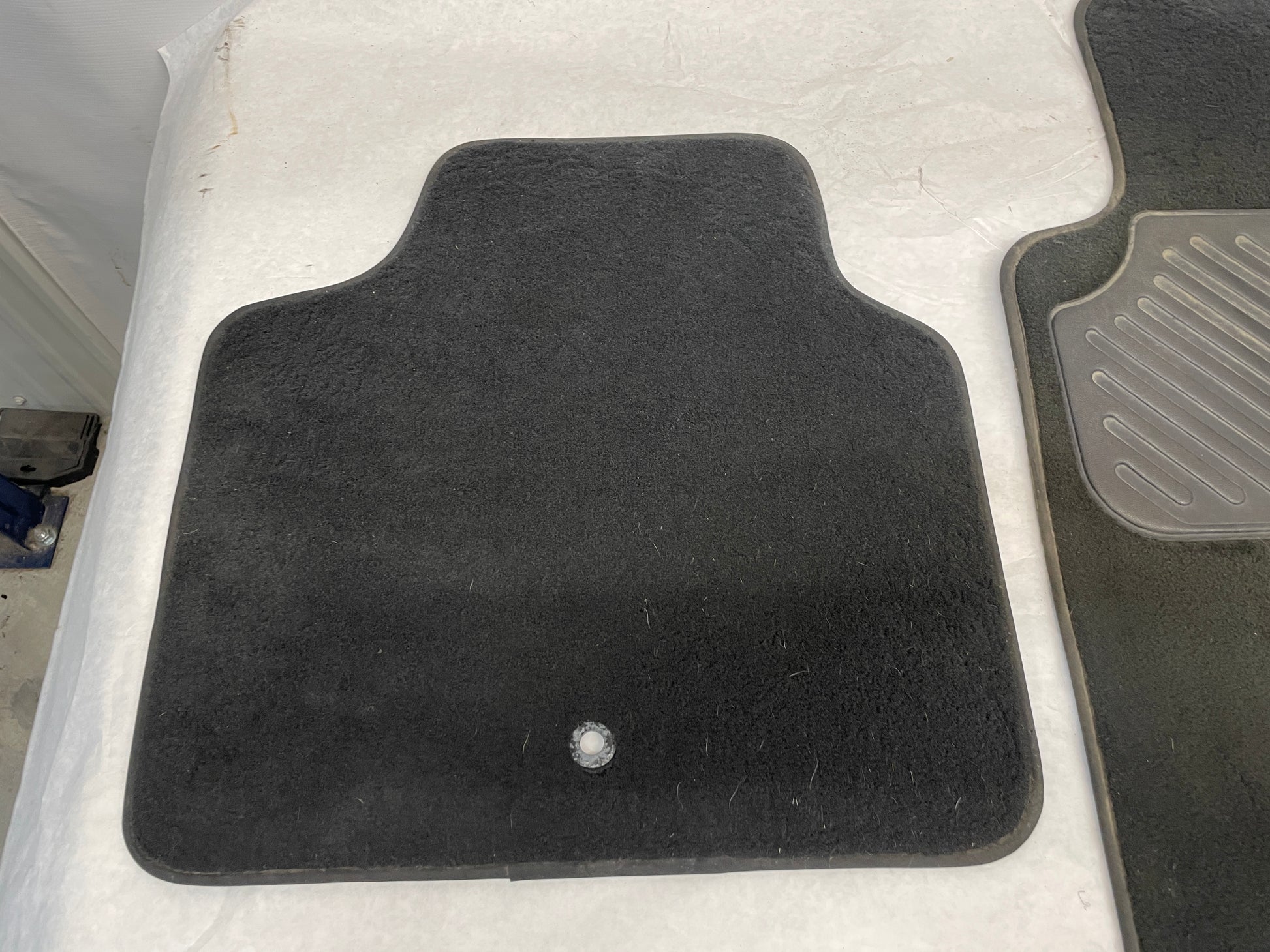 2005 Pontiac GTO Floor Mats Fronts and Rears Trim OEM - Day's Parts Yard