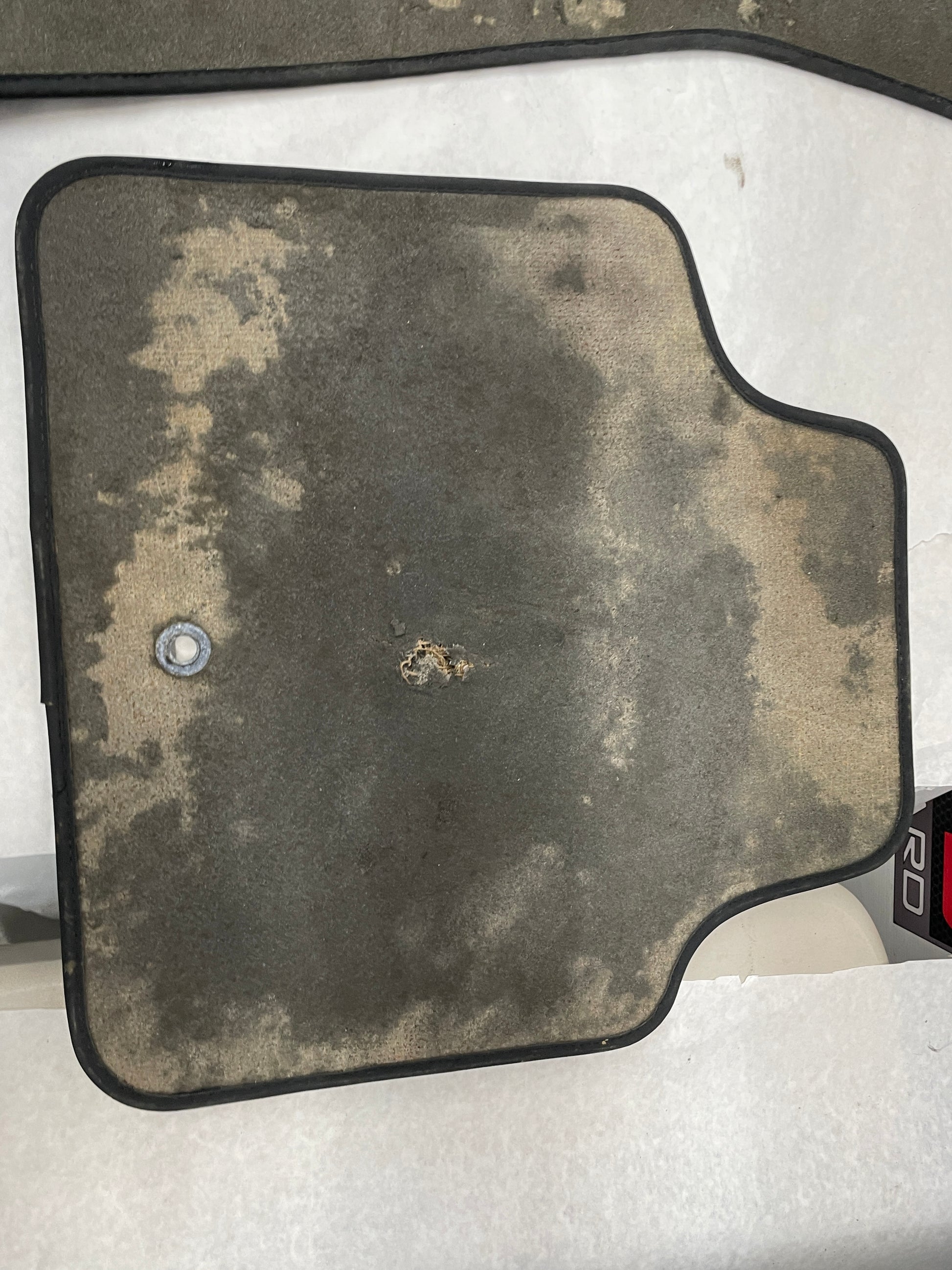 2005 Pontiac GTO Floor Mats Fronts and Rears Trim OEM - Day's Parts Yard