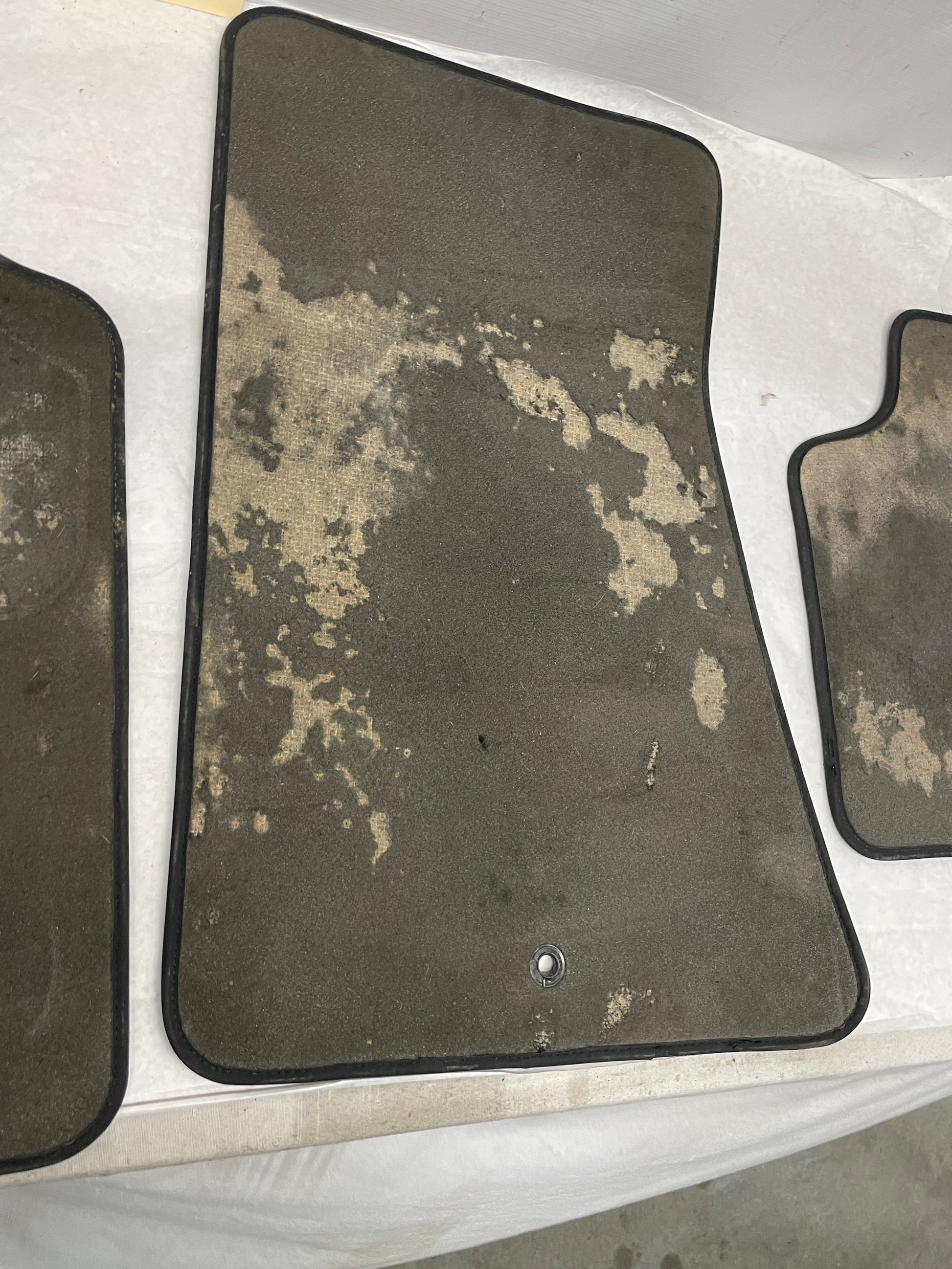 2005 Pontiac GTO Floor Mats Fronts and Rears Trim OEM - Day's Parts Yard
