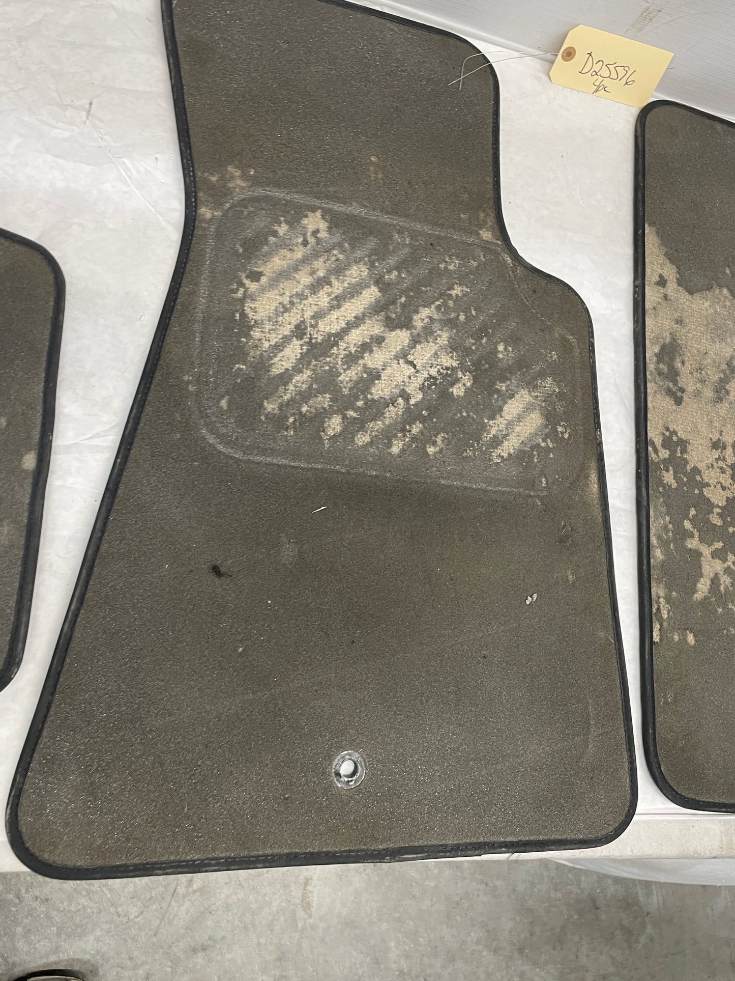 2005 Pontiac GTO Floor Mats Fronts and Rears Trim OEM - Day's Parts Yard