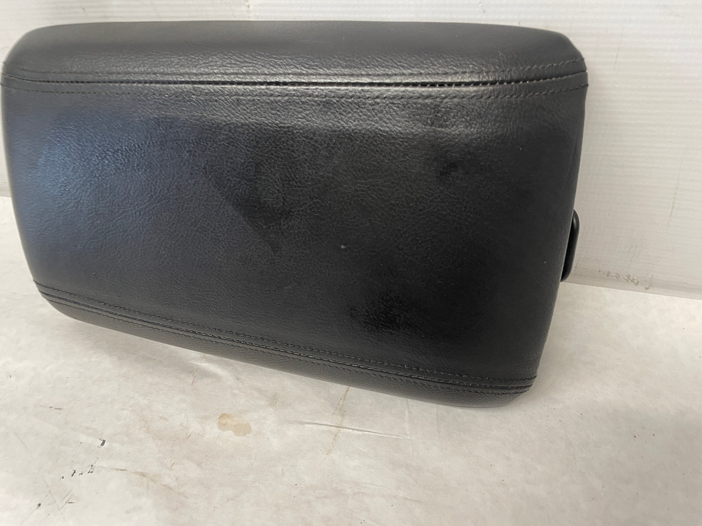 2006 Pontiac GTO Center Console Arm Rest Lid Door OEM