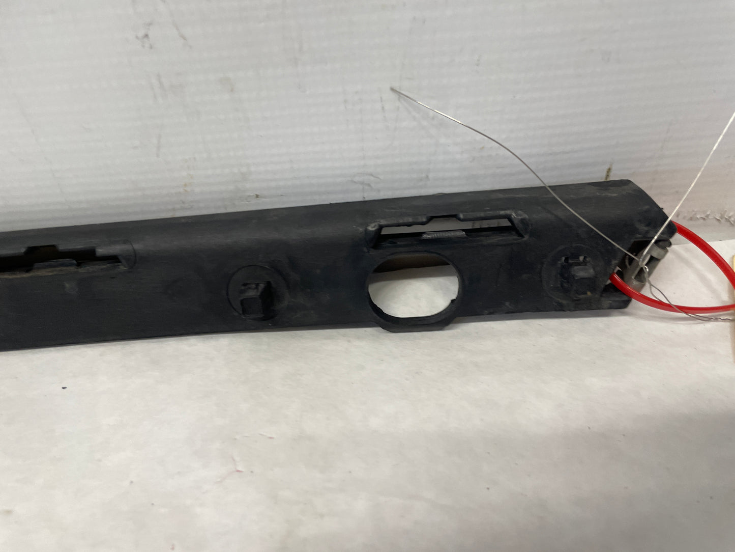 2006 Pontiac GTO RH Passenger Front Bumper Fender Bracket Guide Support OEM