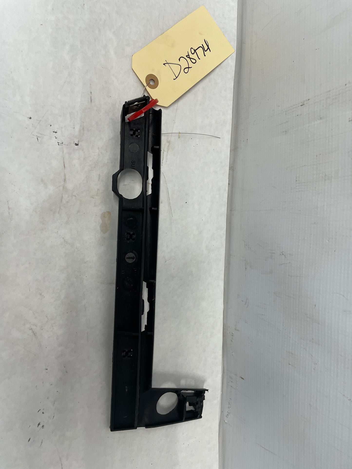 2006 Pontiac GTO RH Passenger Front Bumper Fender Bracket Guide Support OEM