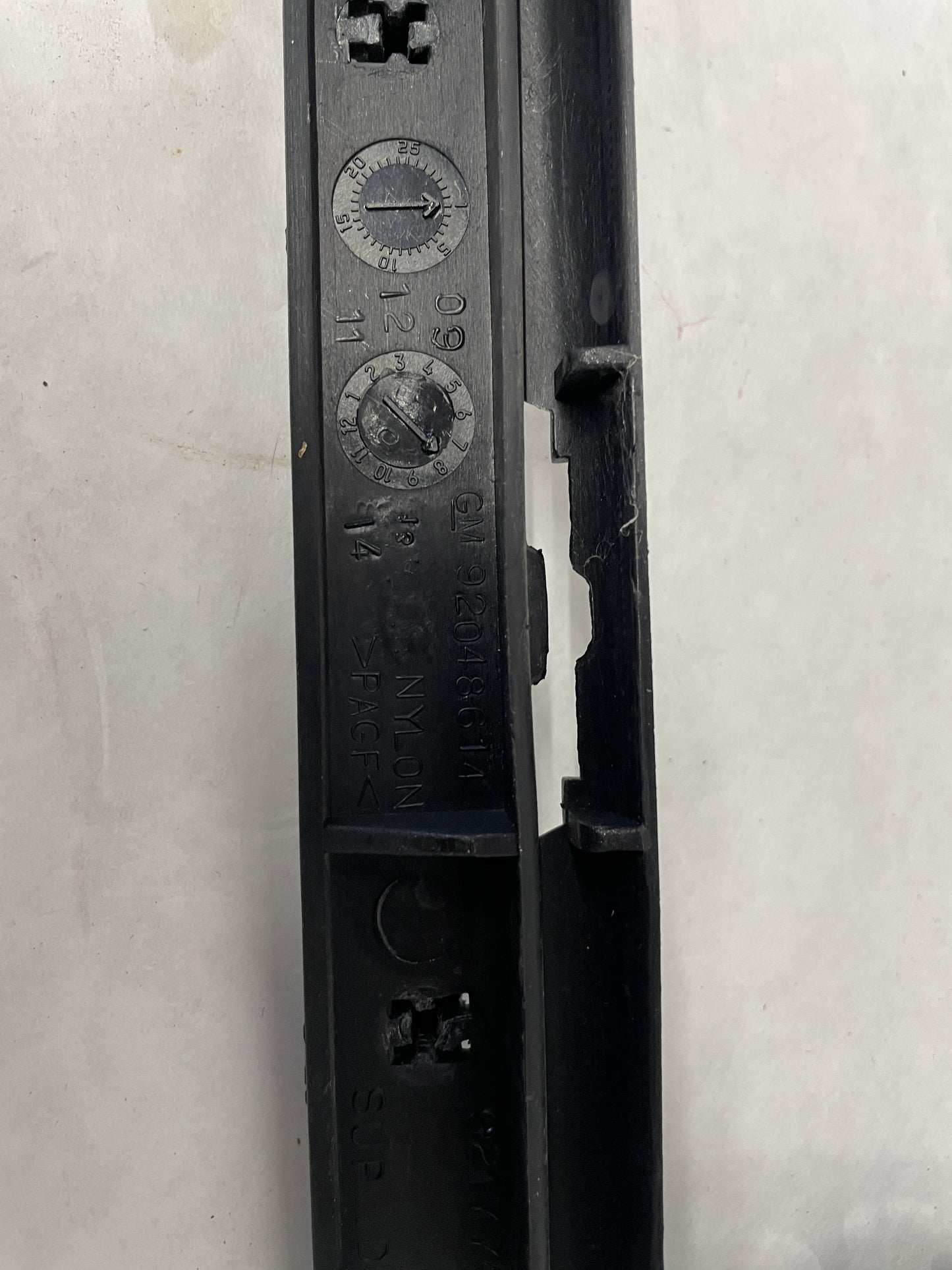 2006 Pontiac GTO RH Passenger Front Bumper Fender Bracket Guide Support OEM