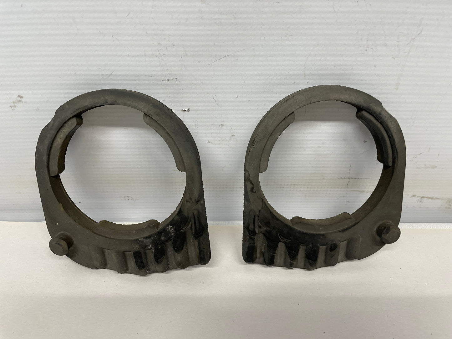 2009 Pontiac G8 GT Rear Cradle Rubber Isolators Set OEM - Day's Parts Yard
