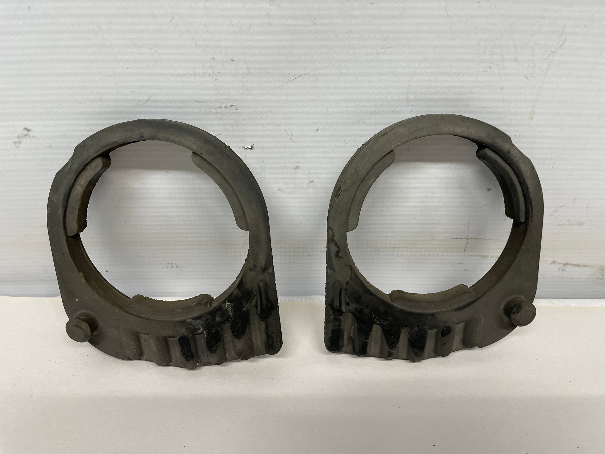 2009 Pontiac G8 GT Rear Cradle Rubber Isolators Set OEM - Day's Parts Yard
