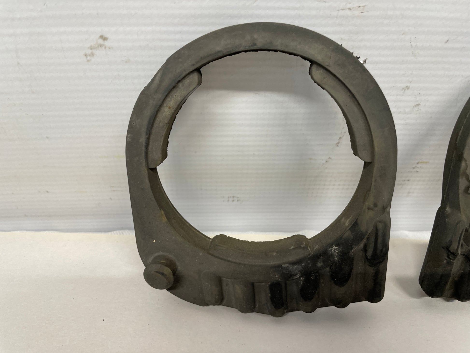 2009 Pontiac G8 GT Rear Cradle Rubber Isolators Set OEM - Day's Parts Yard