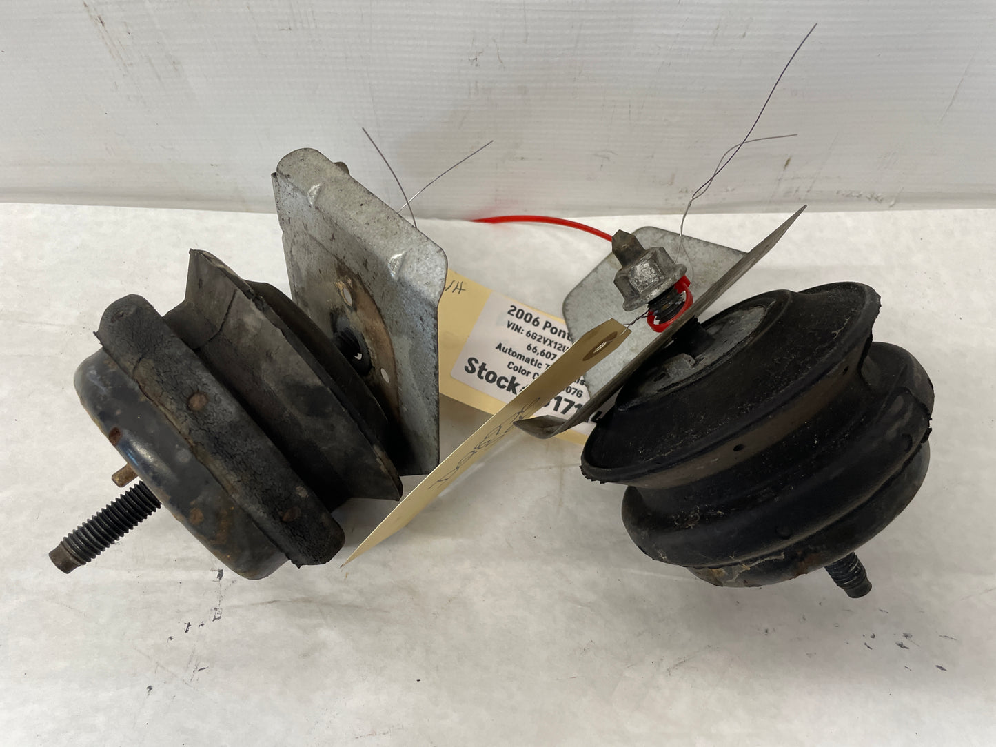 2006 Pontiac GTO RH & LH Engine Motor Mounts OEM