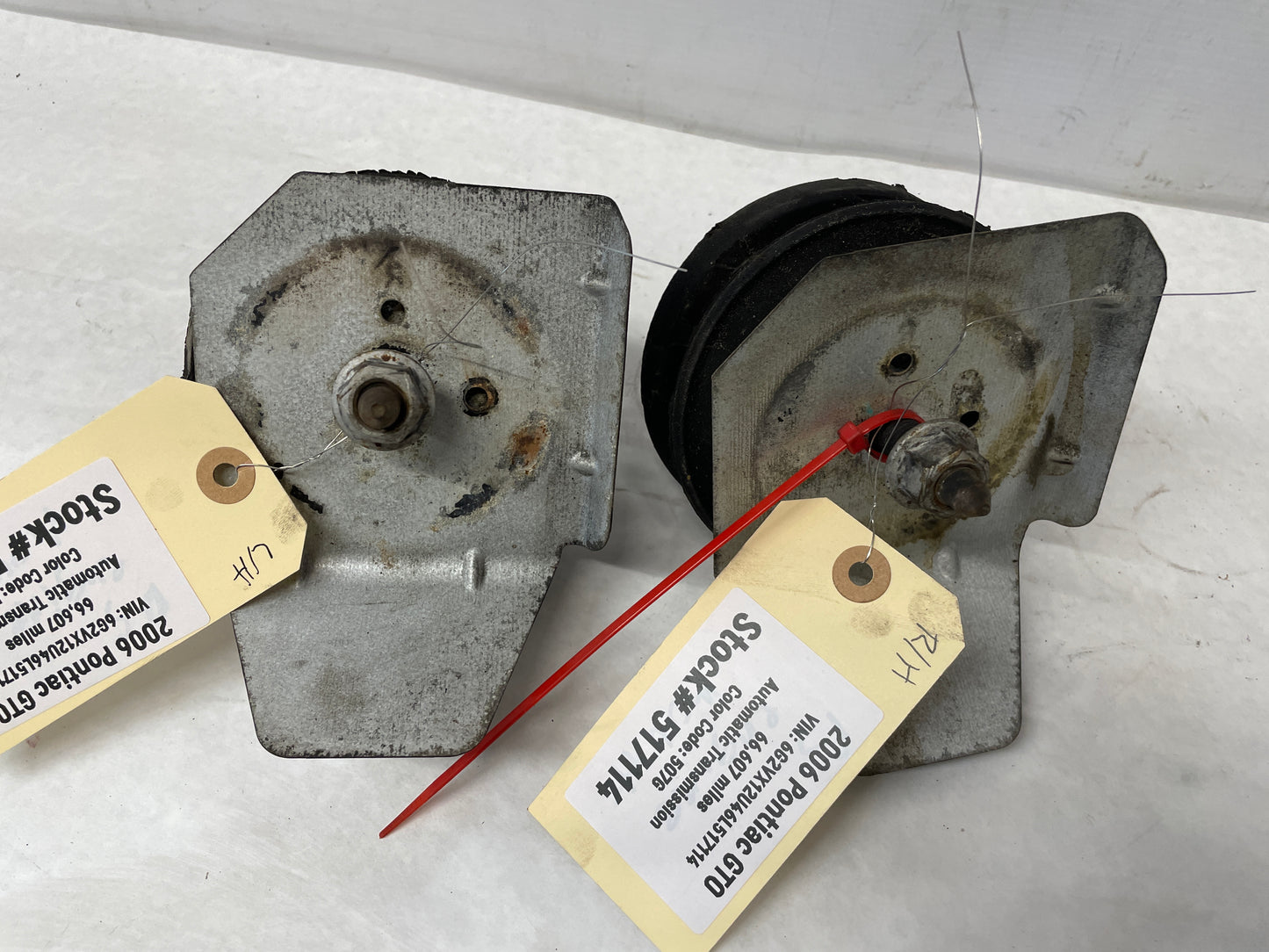 2006 Pontiac GTO RH & LH Engine Motor Mounts OEM