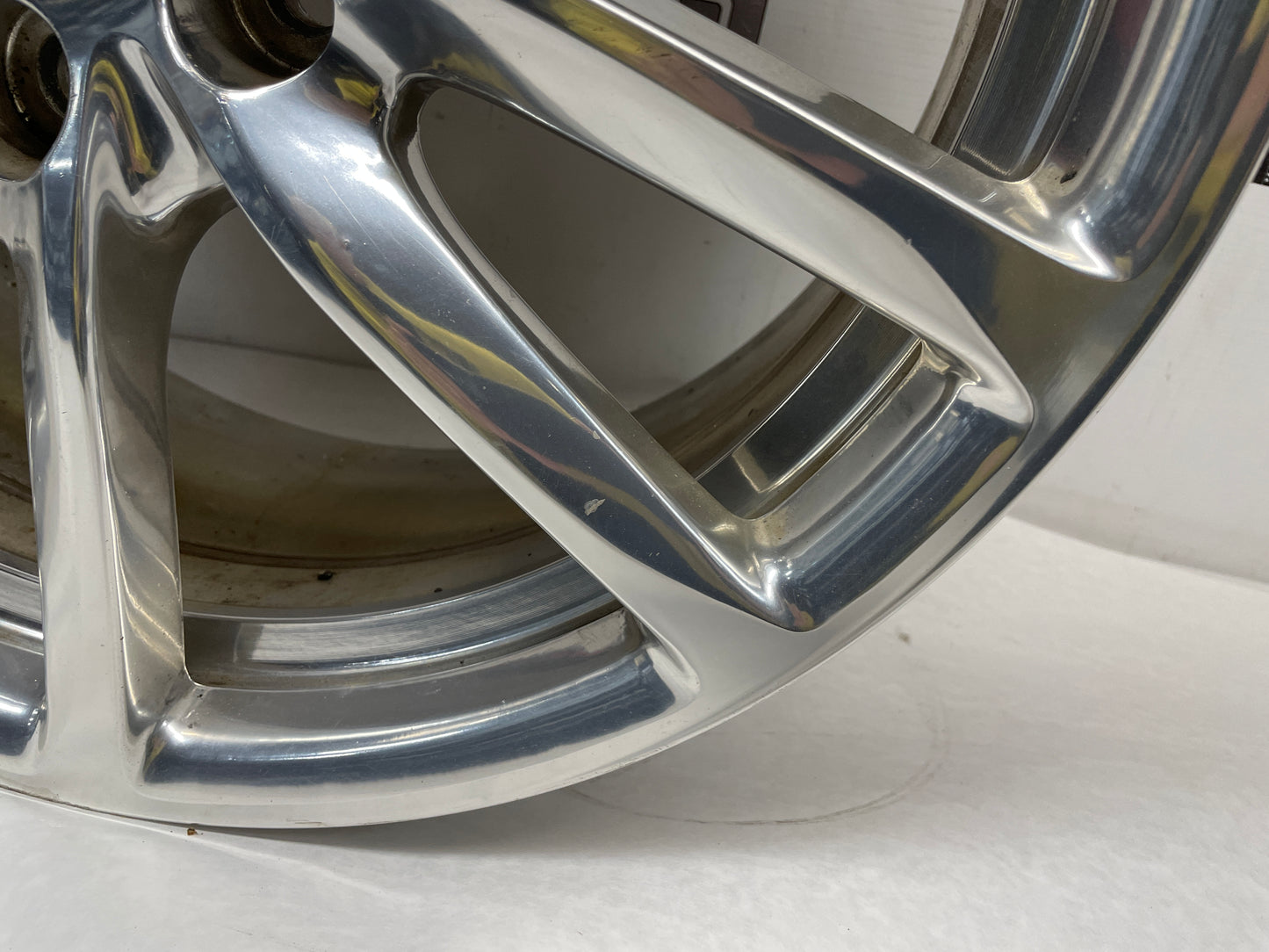 2014 Chevy SS Factory OEM Front Wheel 19X8.5 - Day's Parts Yard