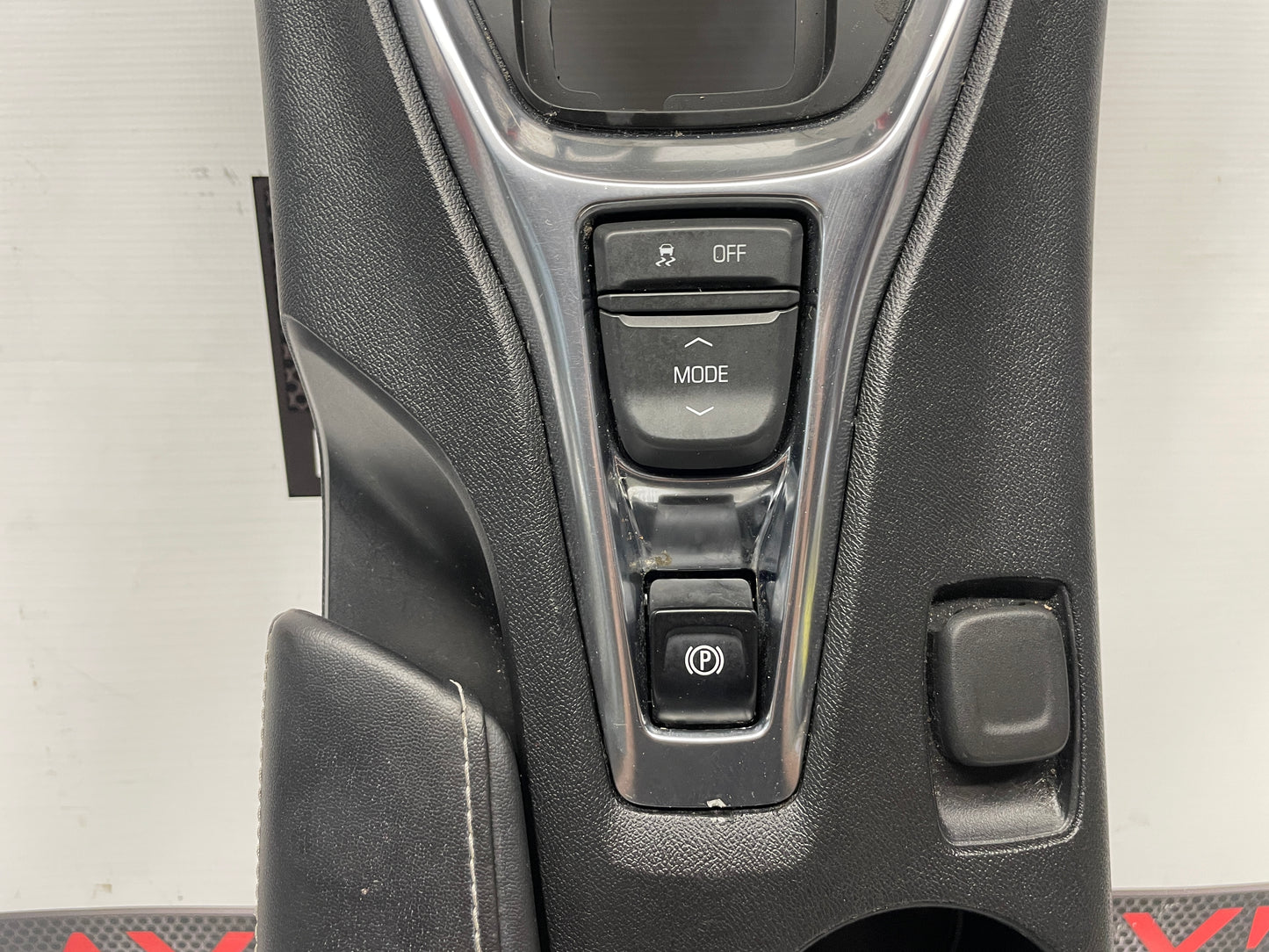 2018 Chevy Camaro SS Center Console Armrest Assembly OEM - Day's Parts Yard