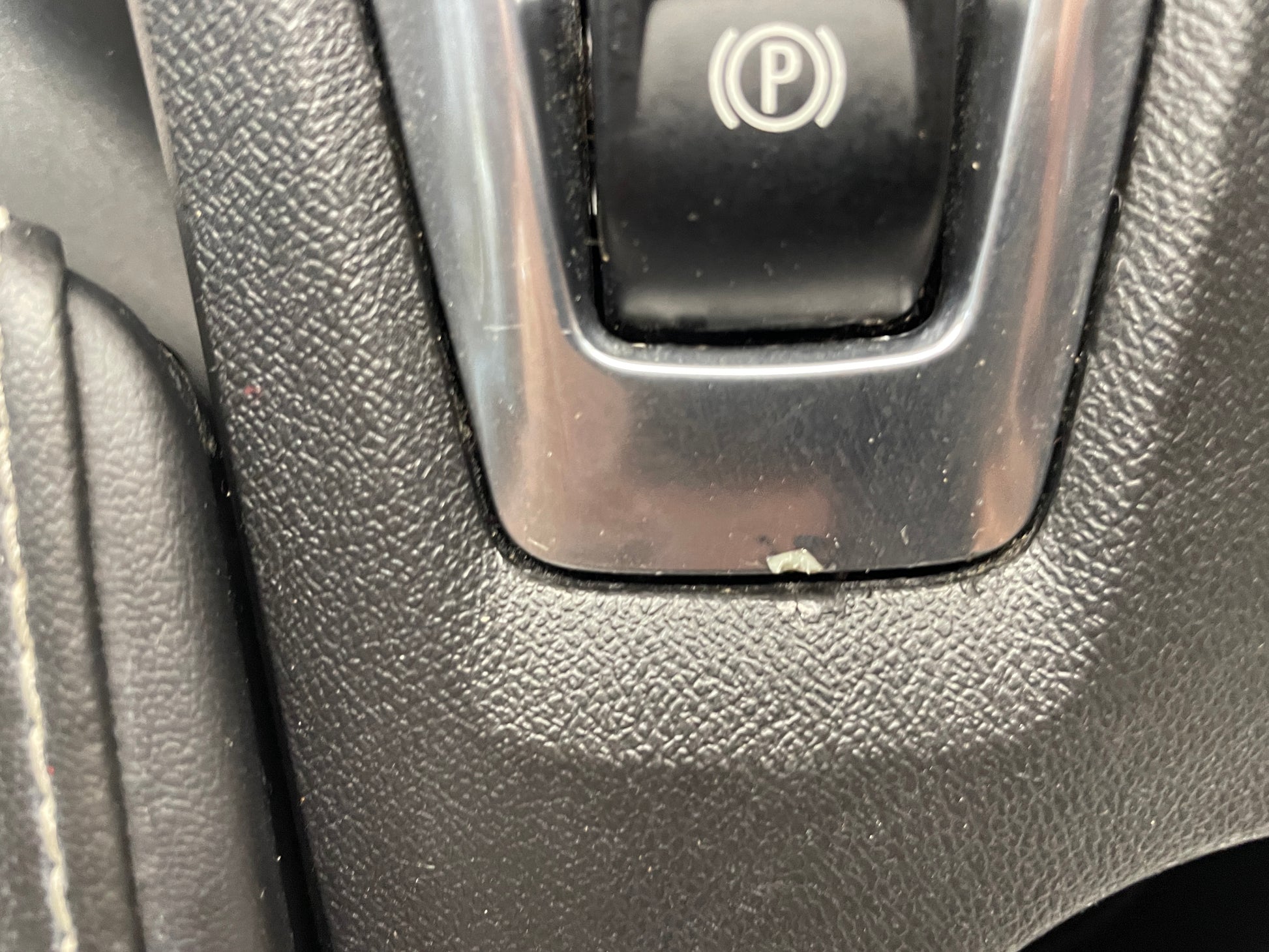 2018 Chevy Camaro SS Center Console Armrest Assembly OEM - Day's Parts Yard