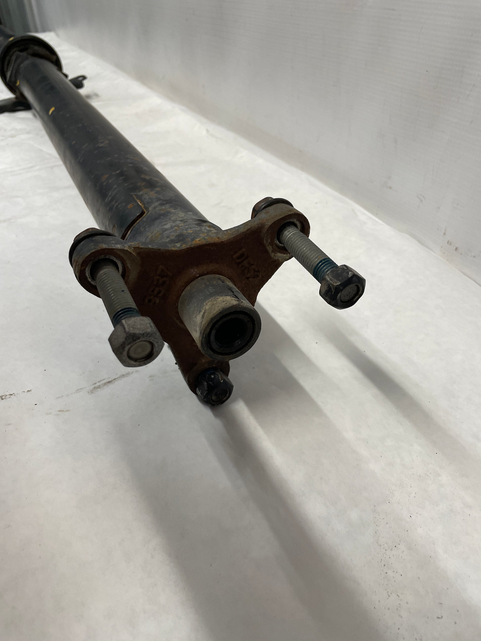 2014 Chevy SS Sedan Automatic Driveshaft Drive Shaft Propeller OEM - Day's Parts Yard