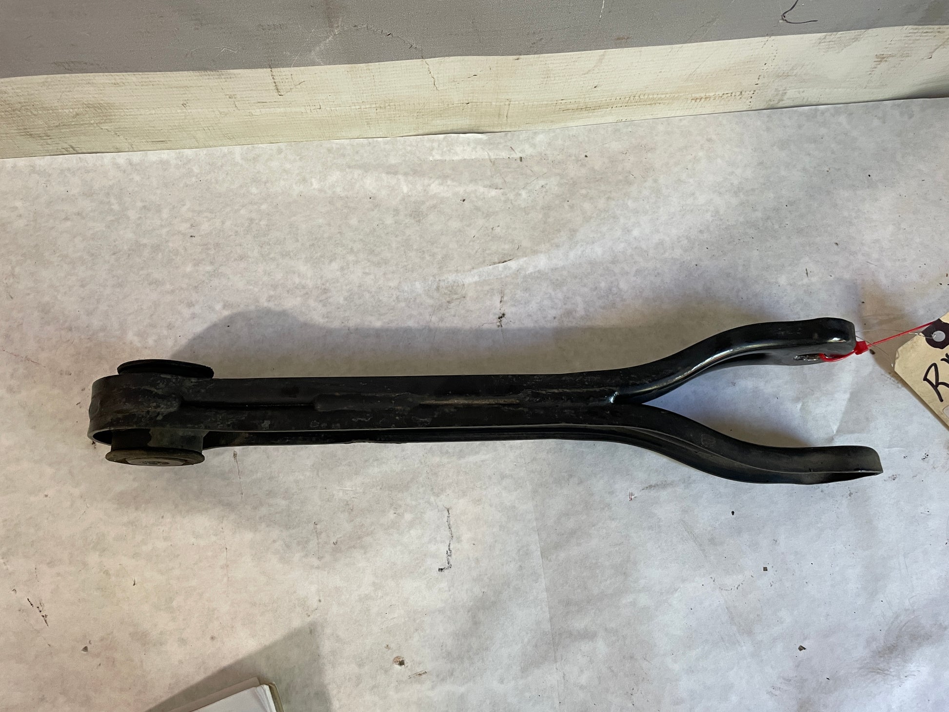 2009 Pontiac G8 GT RH Passenger Rear Suspension Trailing Control Arm OEM - Day's Parts Yard