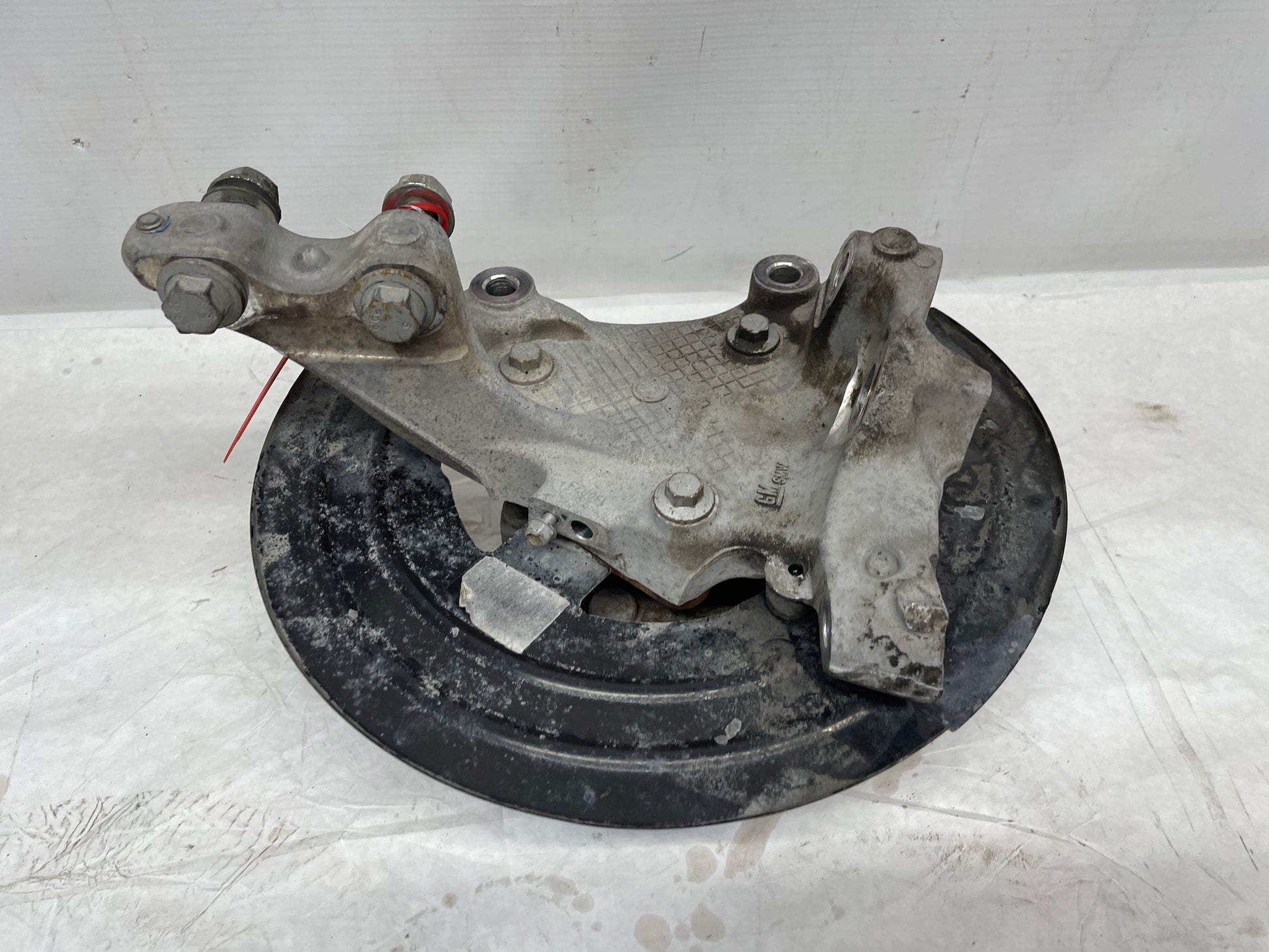 2014 Chevy SS Sedan RH Passenger Front Spindle Hub Knuckle Wheel Bearing Assembly OEM - Day's Parts Yard
