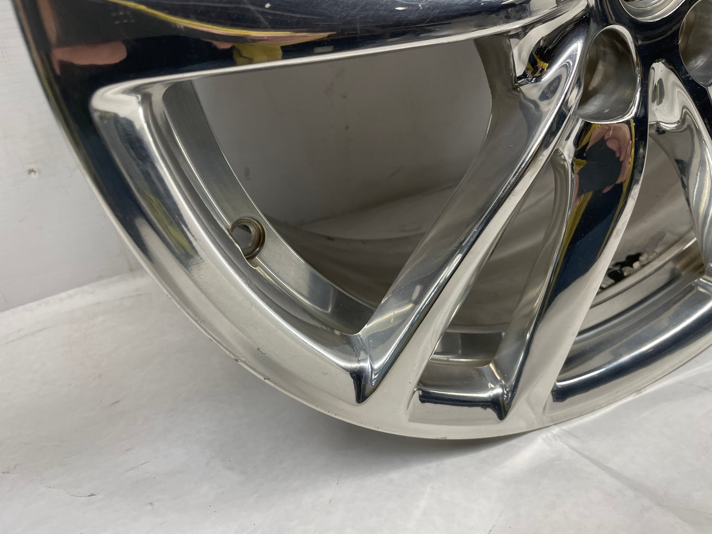 2014 Chevy SS Factory OEM Front Wheel 19X8.5 - Day's Parts Yard