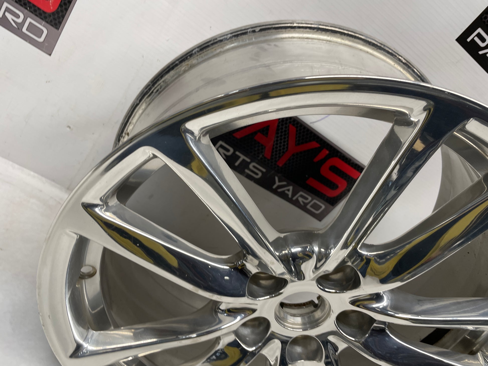 2014 Chevy SS Factory OEM Front Wheel 19X8.5 - Day's Parts Yard