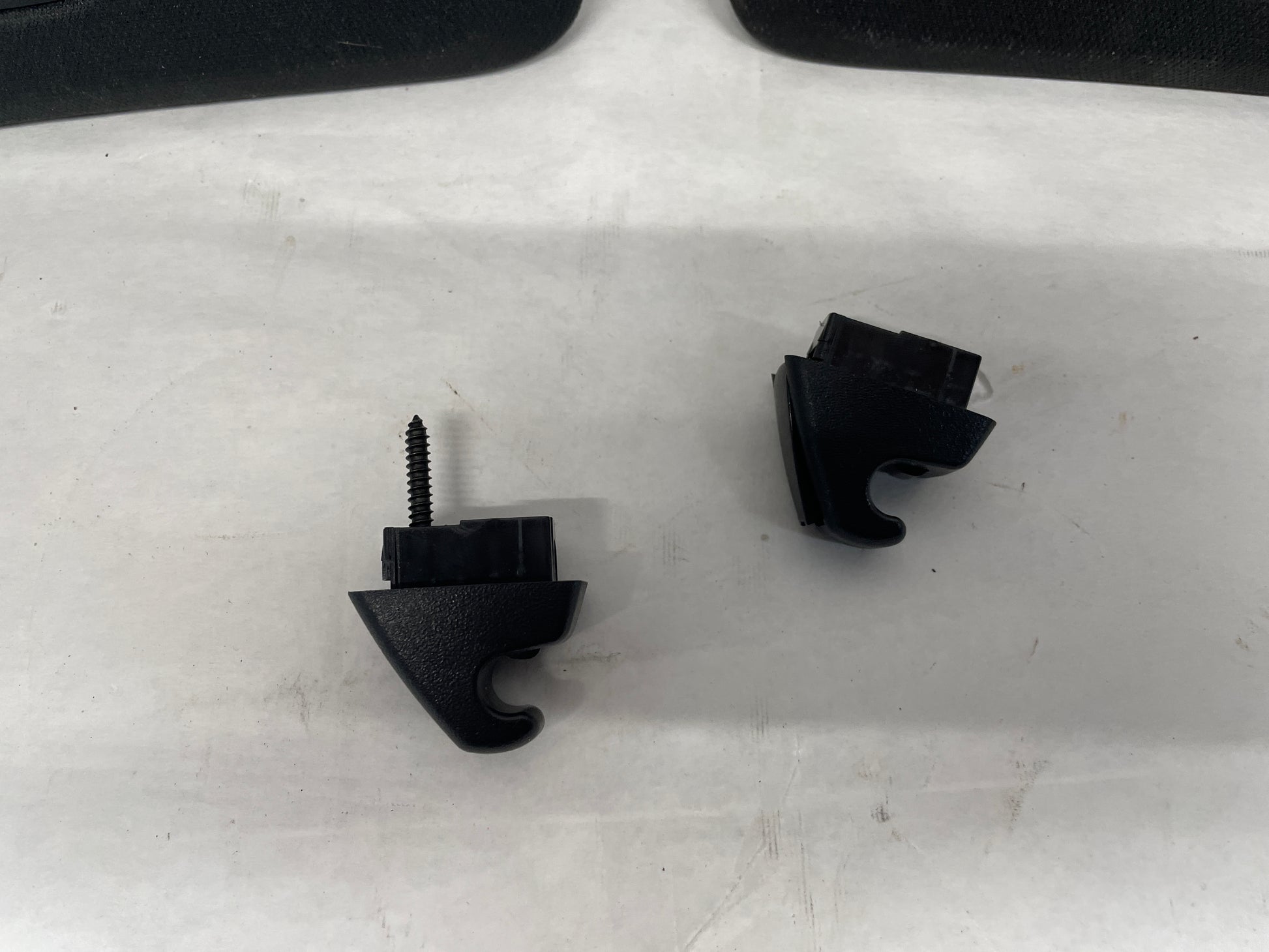 2018 Chevy Camaro SS RH & LH Sun Visors Sunvisors Sun Shades w/ Clips OEM - Day's Parts Yard