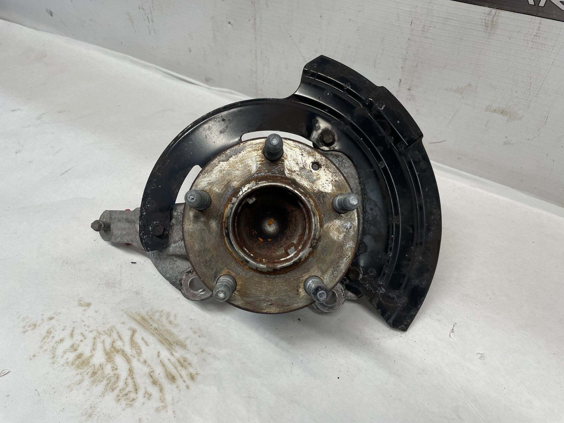 2016 Chevy SS Sedan RH Passenger Front Suspension Spindle Hub Knuckle Assembly OEM - Day's Parts Yard