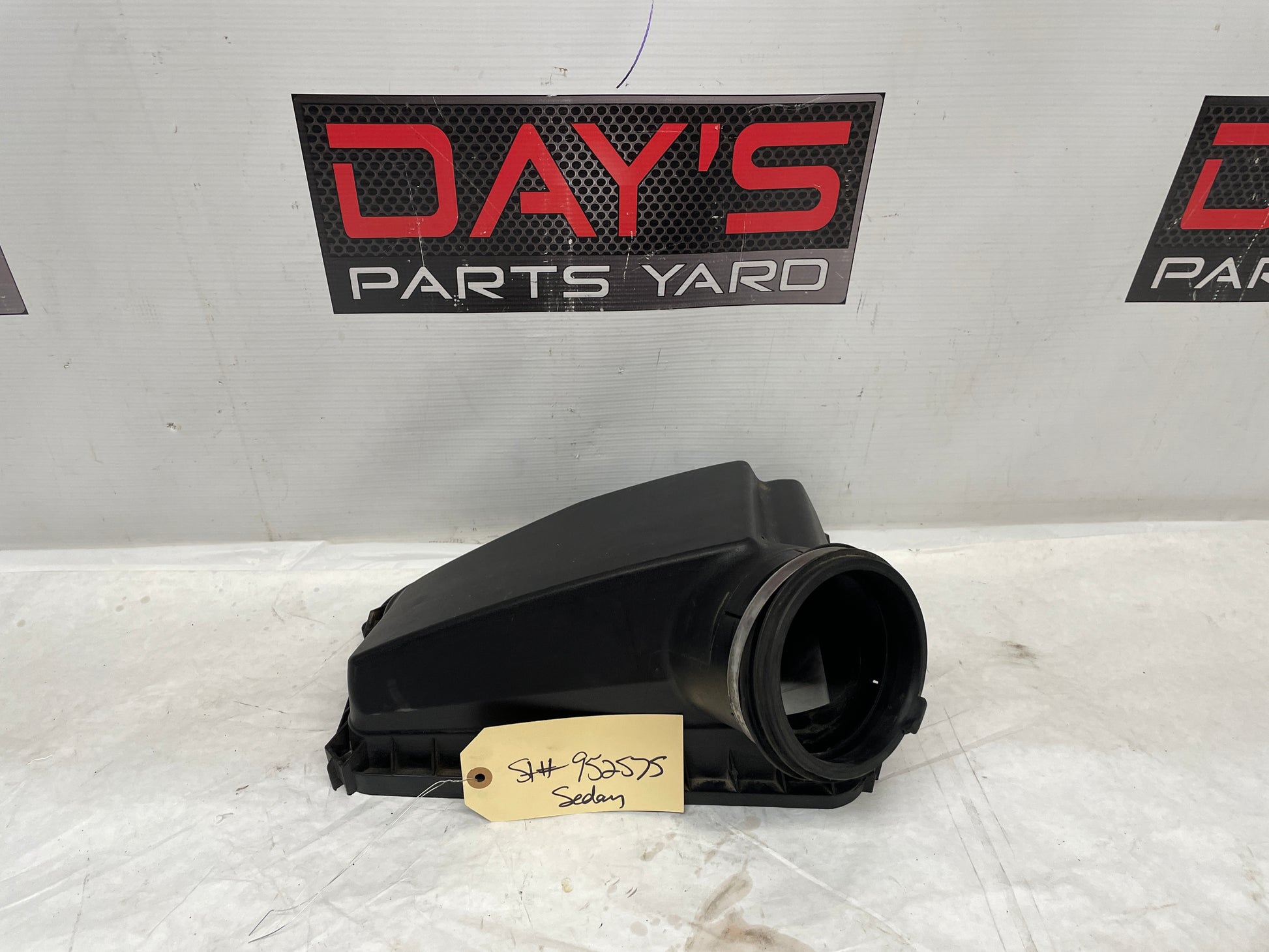 2014 Chevy SS Sedan Cold Air Intake Top Box OEM - Day's Parts Yard