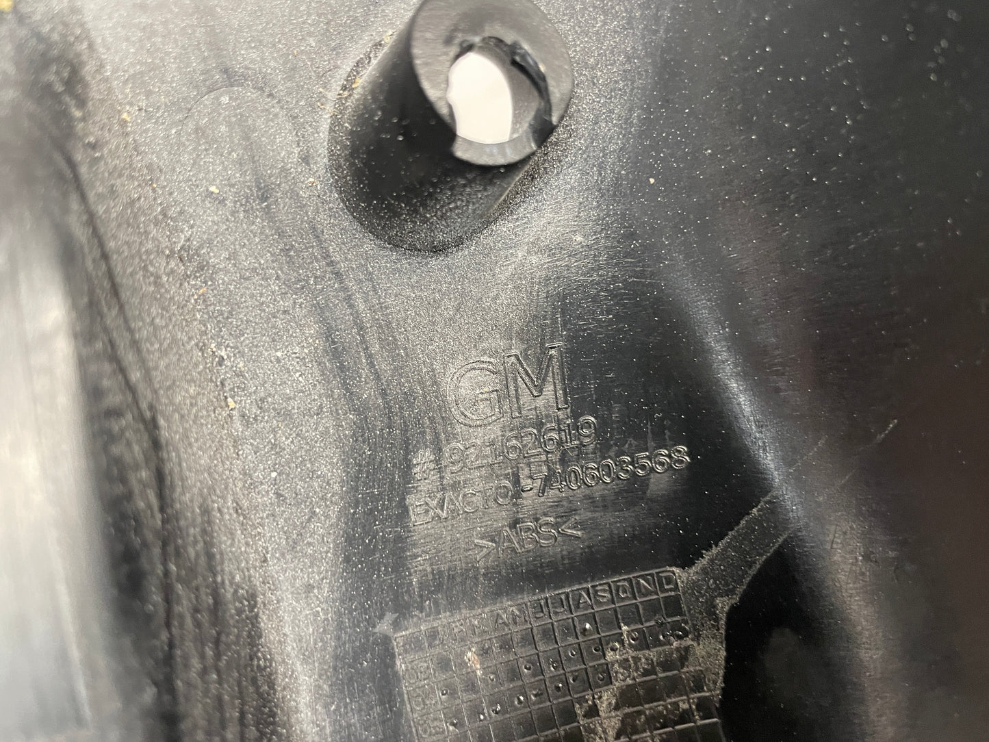 2006 Pontiac GTO Lower Steering Column Clam Shell Cover Molding Trim OEM