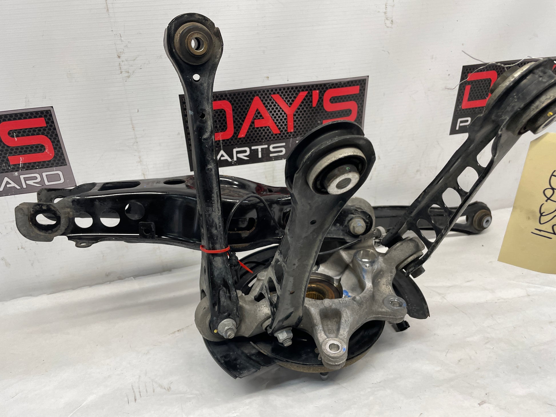 2018 Chevy Camaro SS RH Passenger Rear Suspension Spindle Knuckle Hub Control Arms OEM - Day's Parts Yard