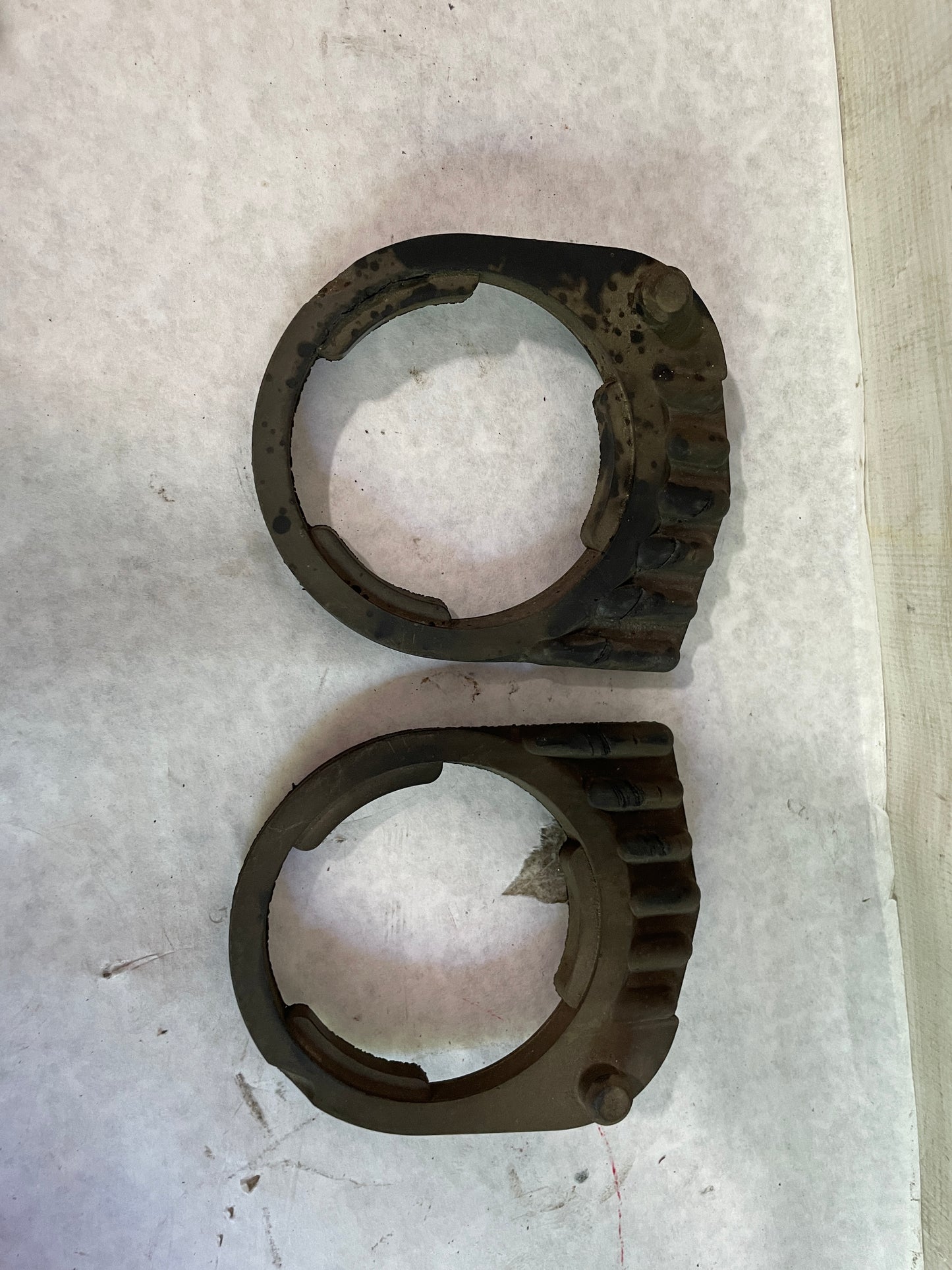 2009 Pontiac G8 GT Rear Cradle Rubber Isolators Set OEM - Day's Parts Yard