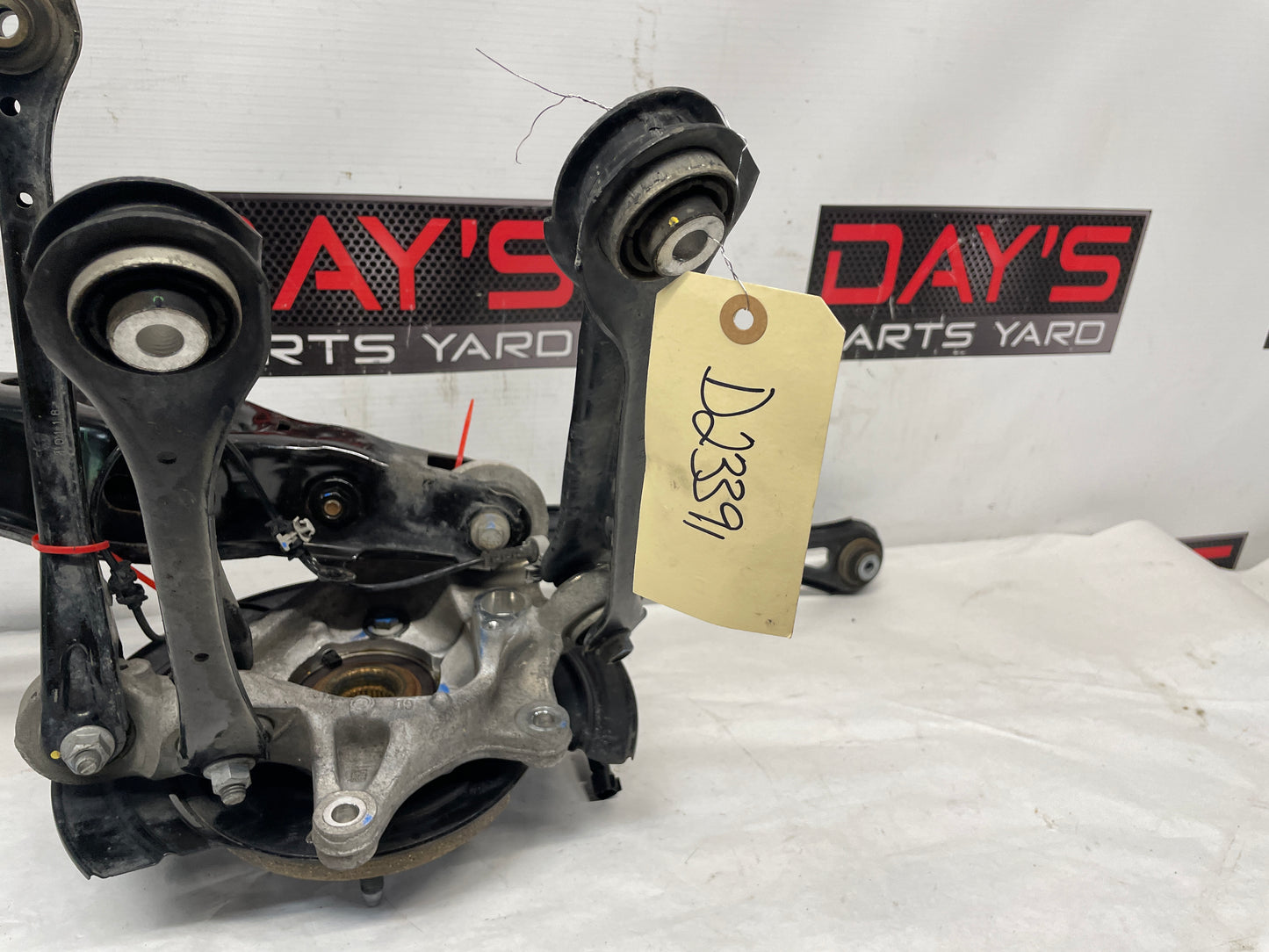 2018 Chevy Camaro SS RH Passenger Rear Suspension Spindle Knuckle Hub Control Arms OEM - Day's Parts Yard